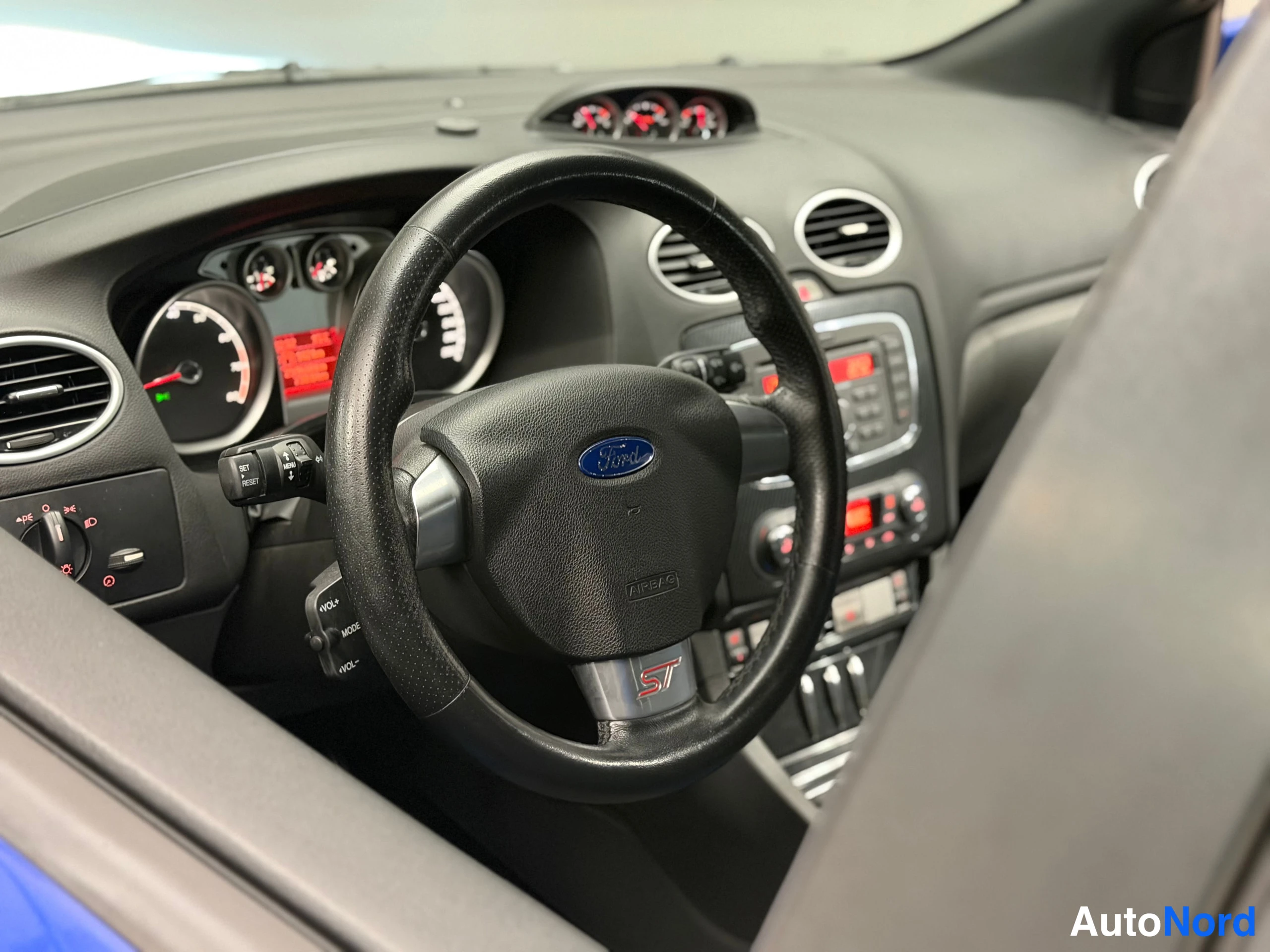 Sininen Ford Focus 2010, yksityiskohta, kuva 24