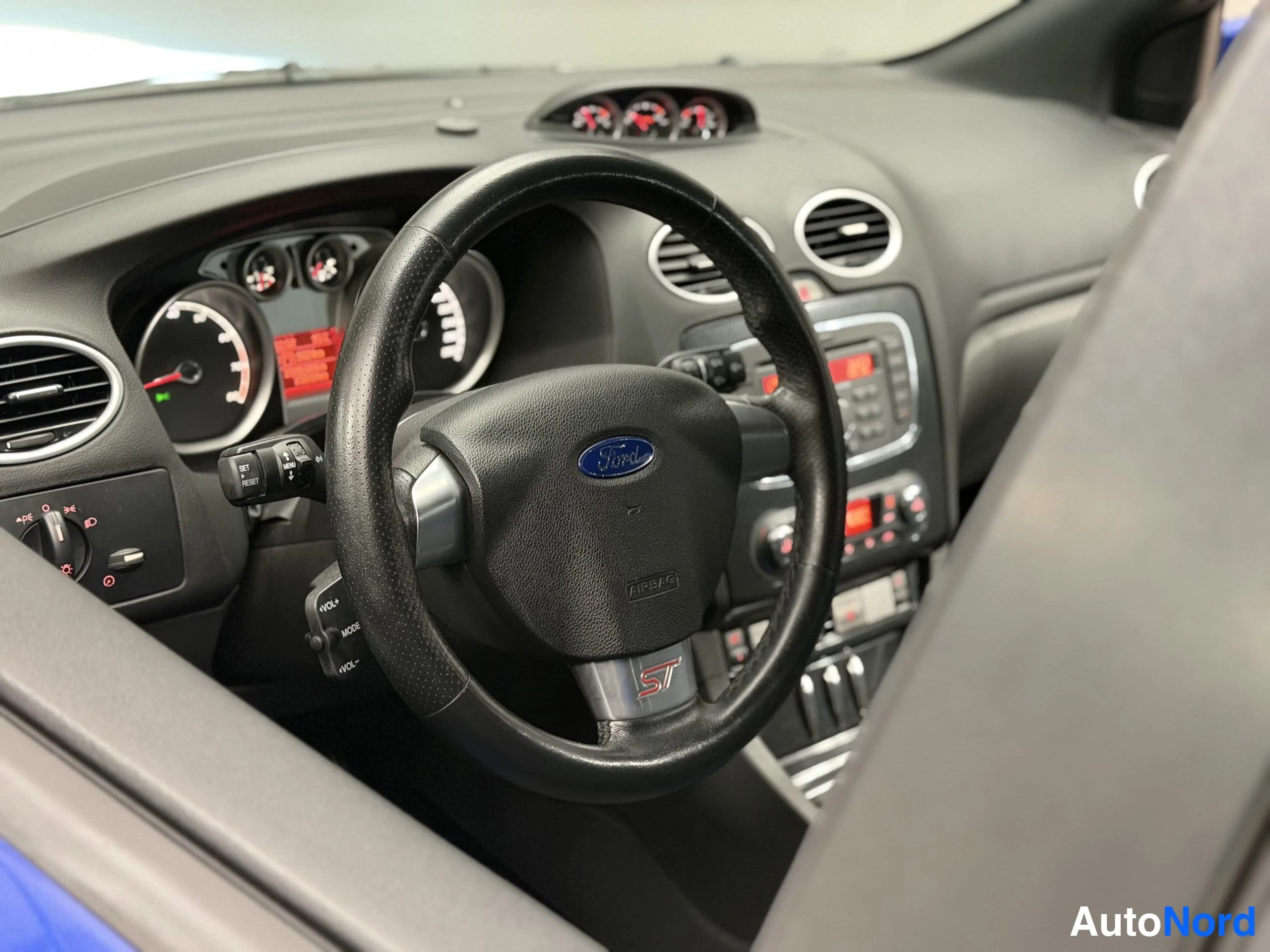 Sininen Ford Focus 2010, yksityiskohta, kuva 25