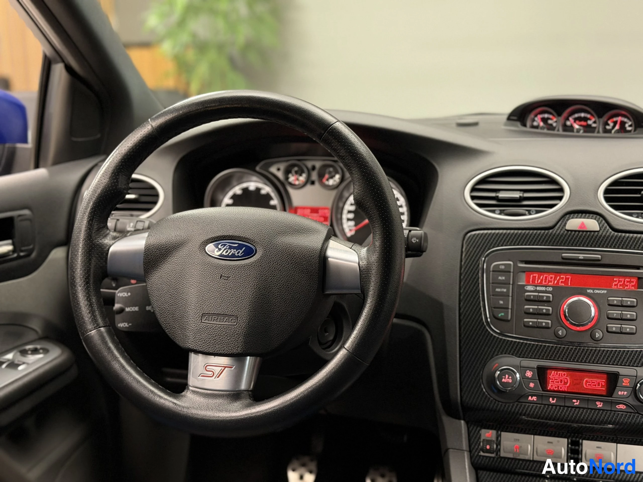 Sininen Ford Focus 2010, yksityiskohta, kuva 27