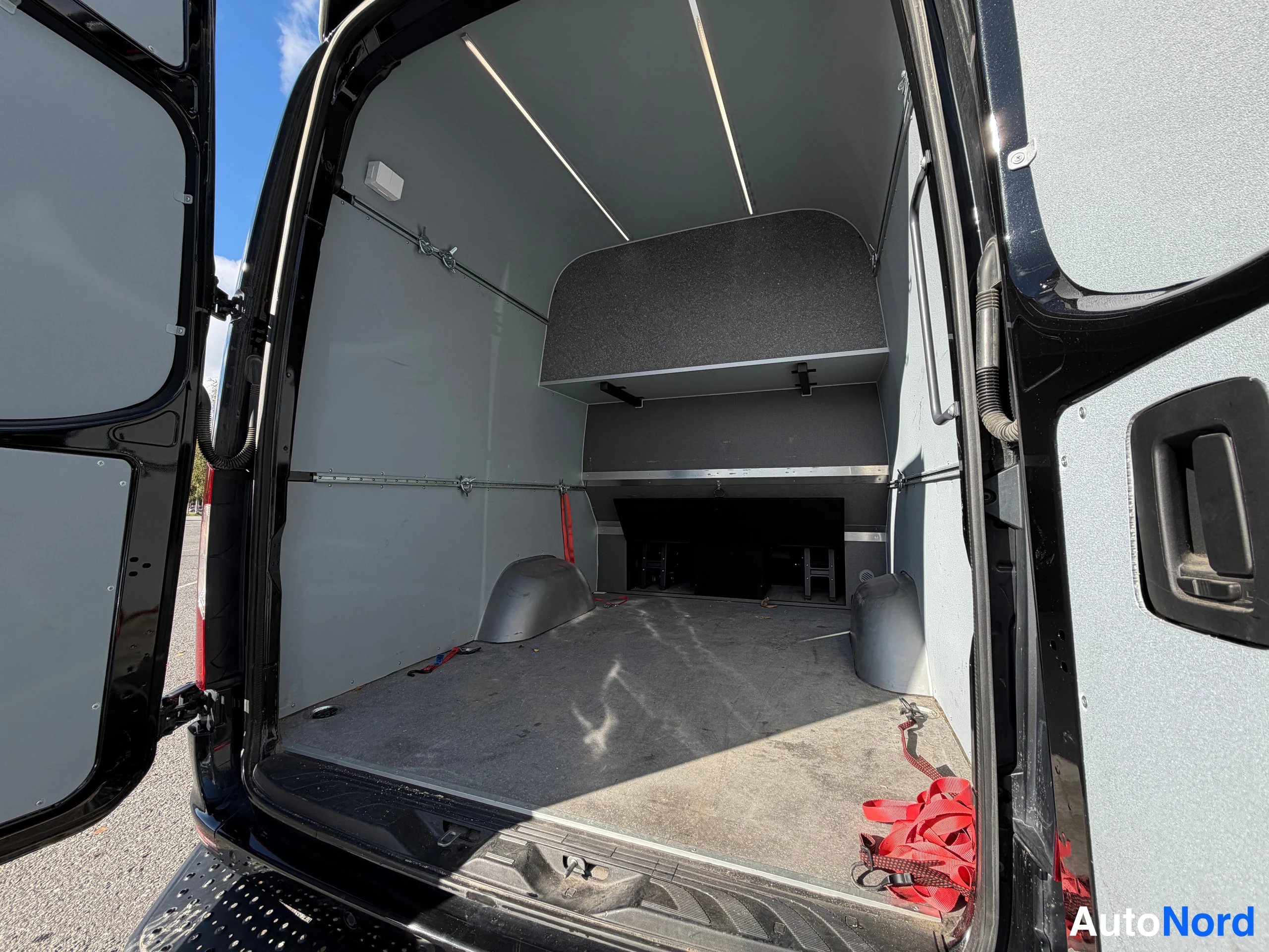 Musta Mercedes-Benz Sprinter 319 CDI 2025, kuva 24