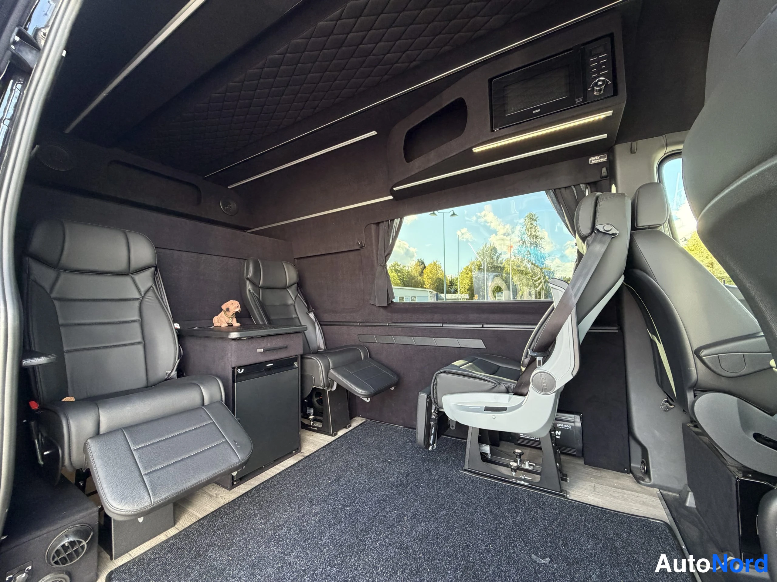 Musta Mercedes-Benz Sprinter 319 CDI 2025, kuva 21