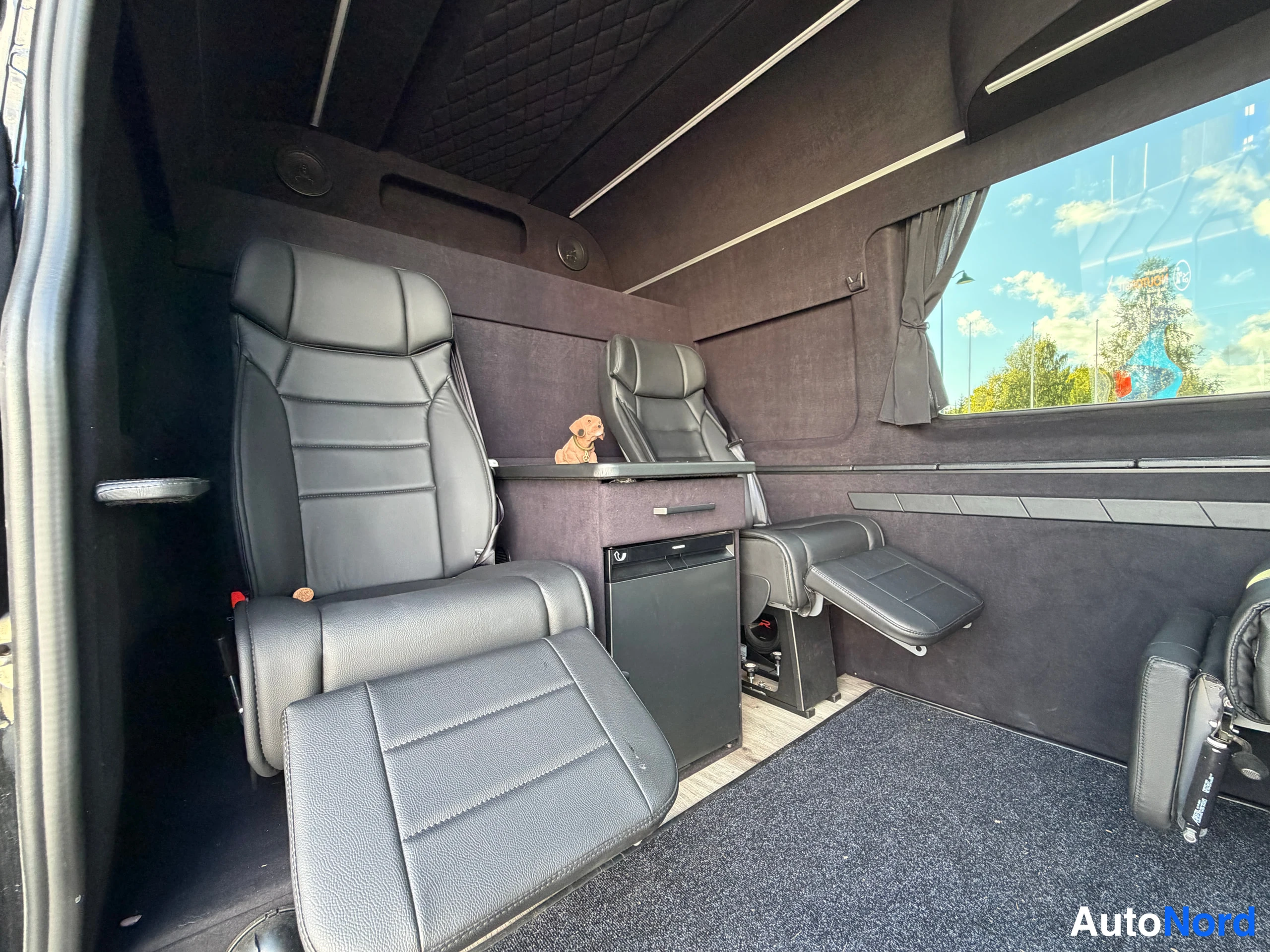 Musta Mercedes-Benz Sprinter 319 CDI 2025, kuva 22