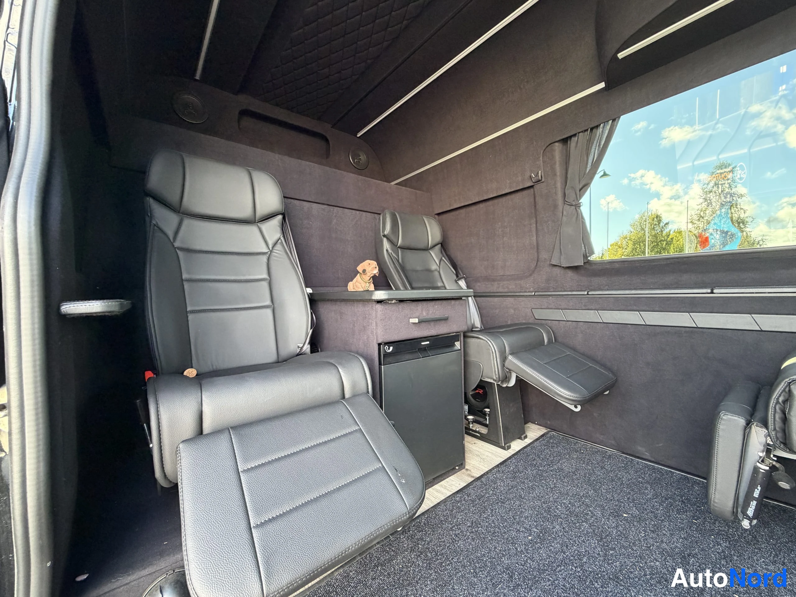 Musta Mercedes-Benz Sprinter 319 CDI 2025, kuva 23