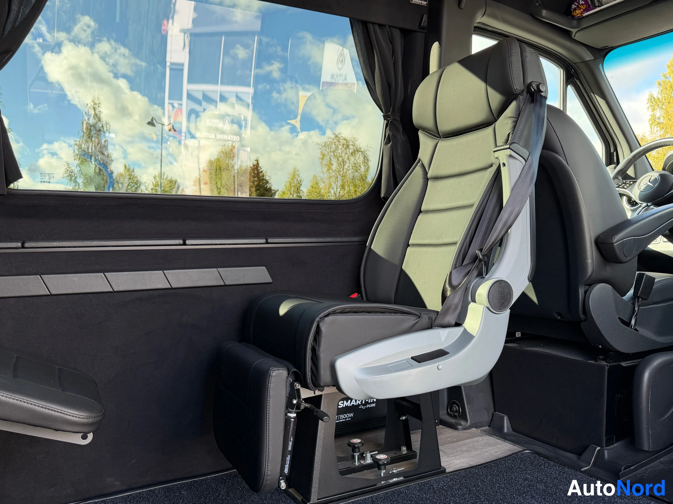 Musta Mercedes-Benz Sprinter 319 CDI 2025, kuva 18