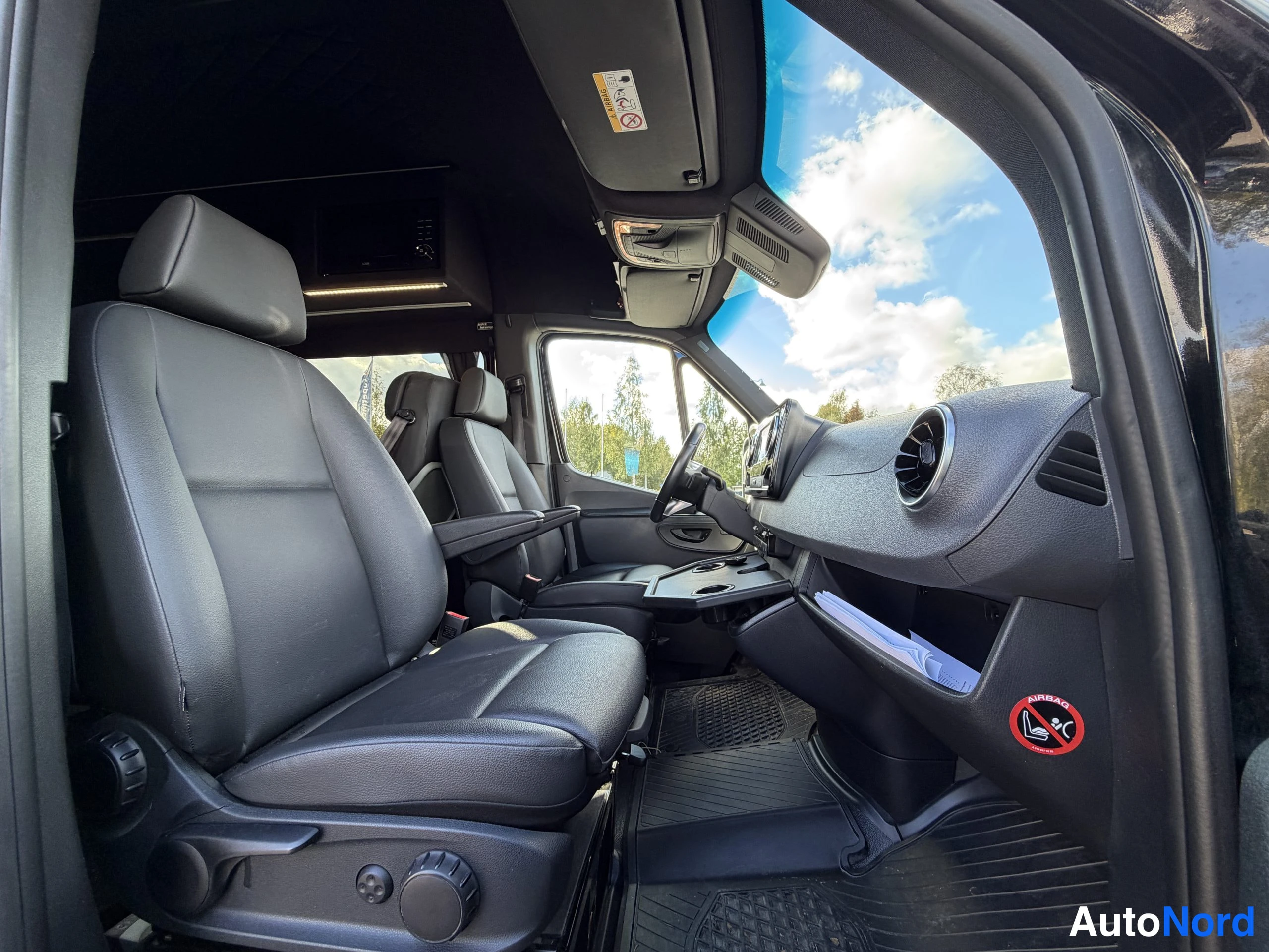 Musta Mercedes-Benz Sprinter 319 CDI 2025, kuva 17