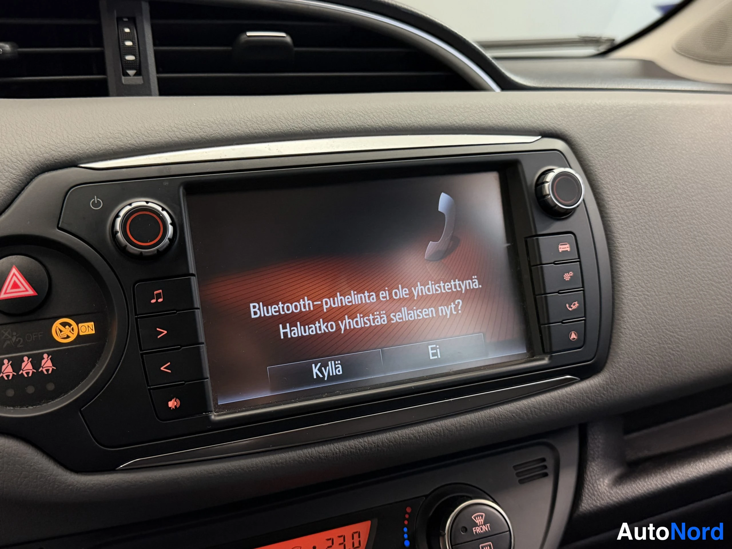 Sininen Toyota Yaris 2017, kuva 29