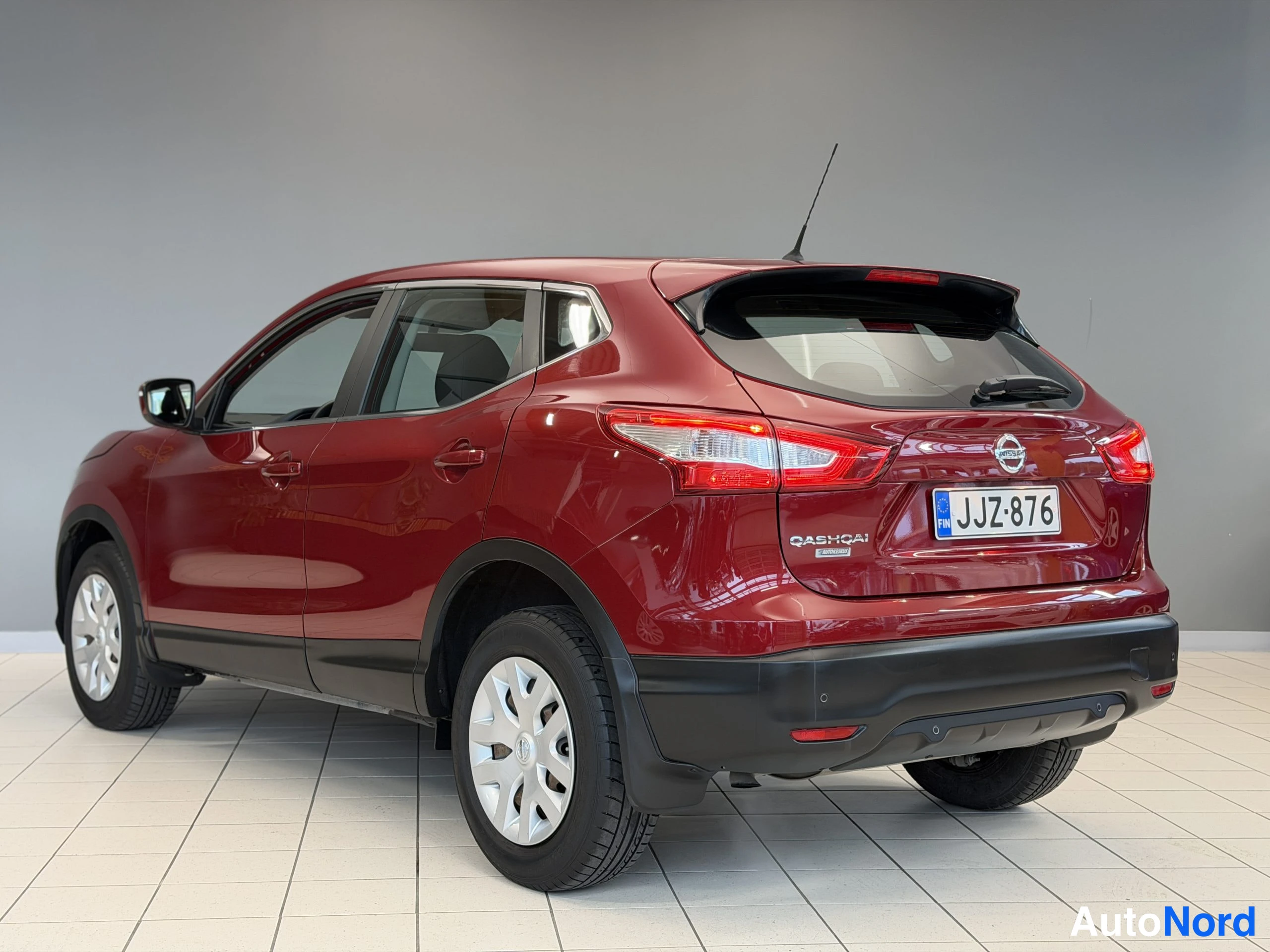 Red Nissan Qashqai 2016, rear three-quarter, photo 12