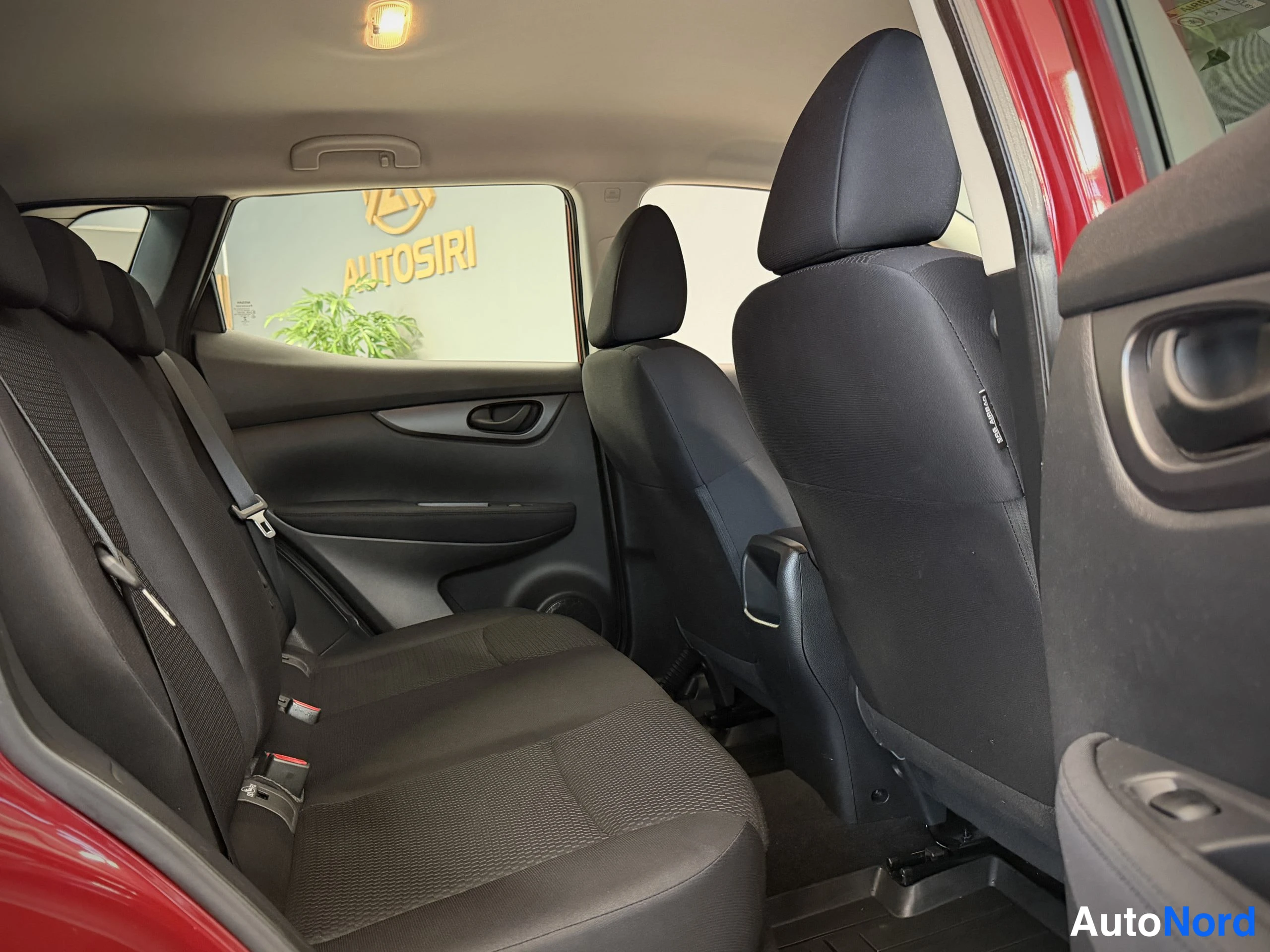 Red Nissan Qashqai 2016, rear seats, photo 26