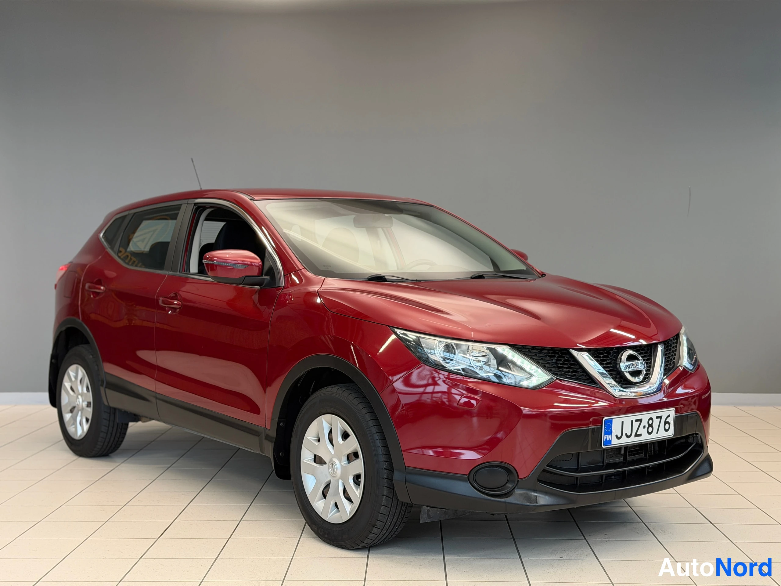 Red Nissan Qashqai 2016, front three-quarter, nose to the right, photo 5