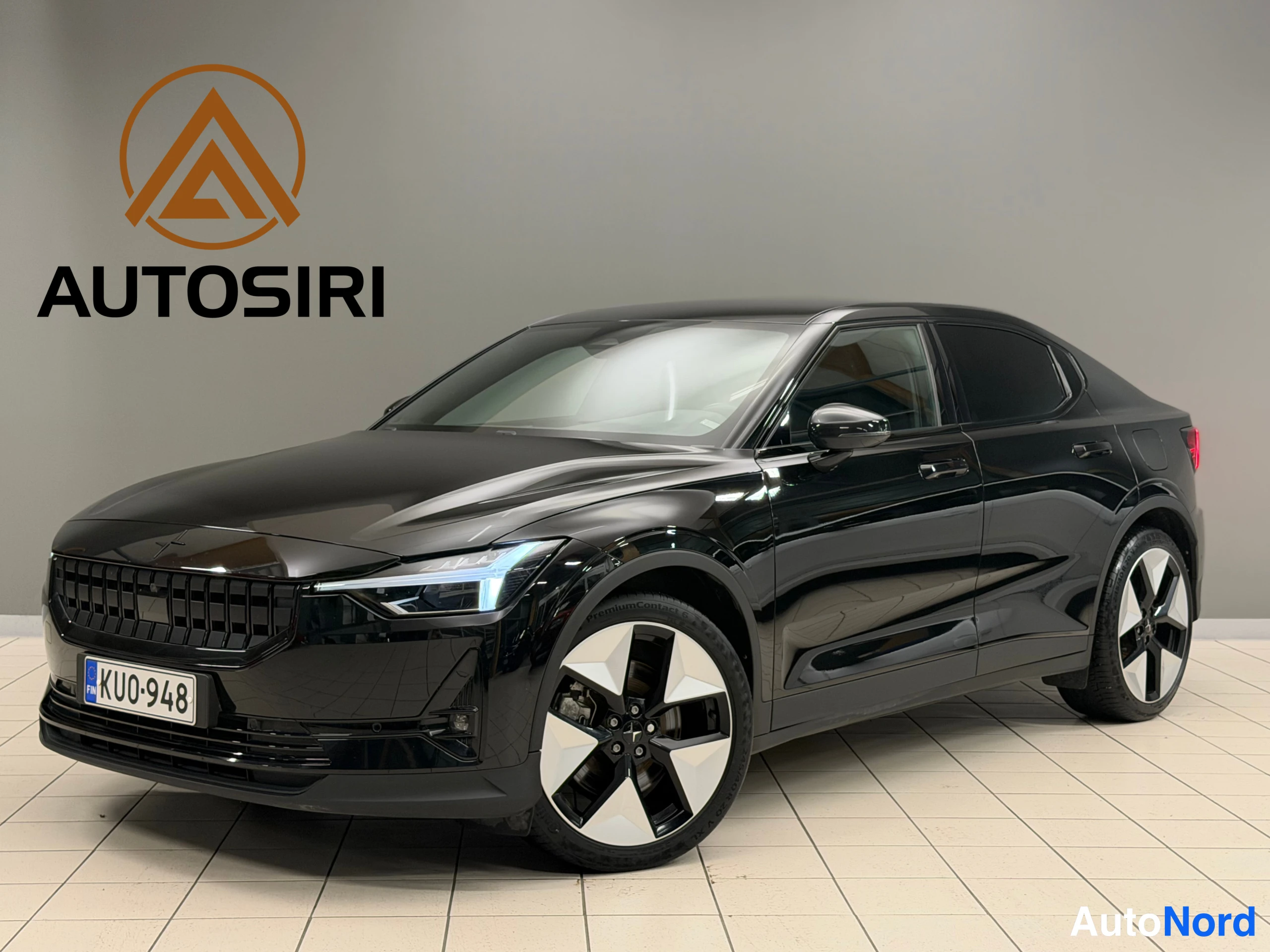 Black Polestar 2 2023, front three-quarter, nose to the left, photo 4