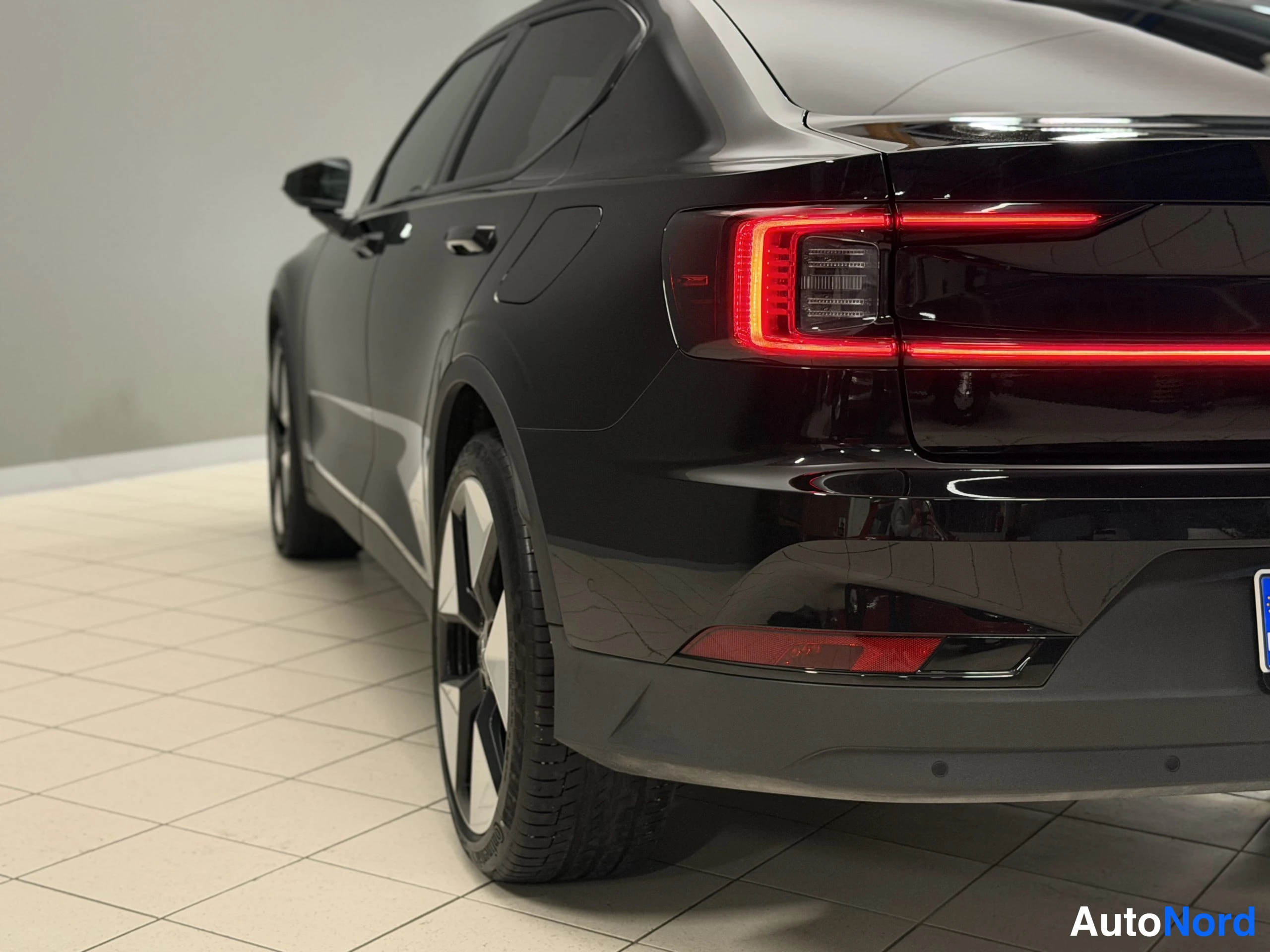 Black Polestar 2 2023, rear three-quarter, photo 18