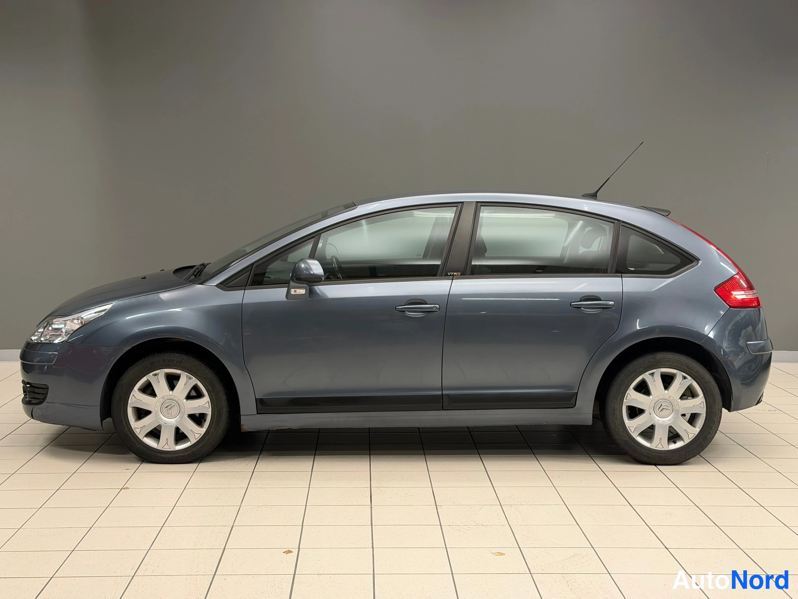 Harmaa Citroen C4 2007, kuva 2