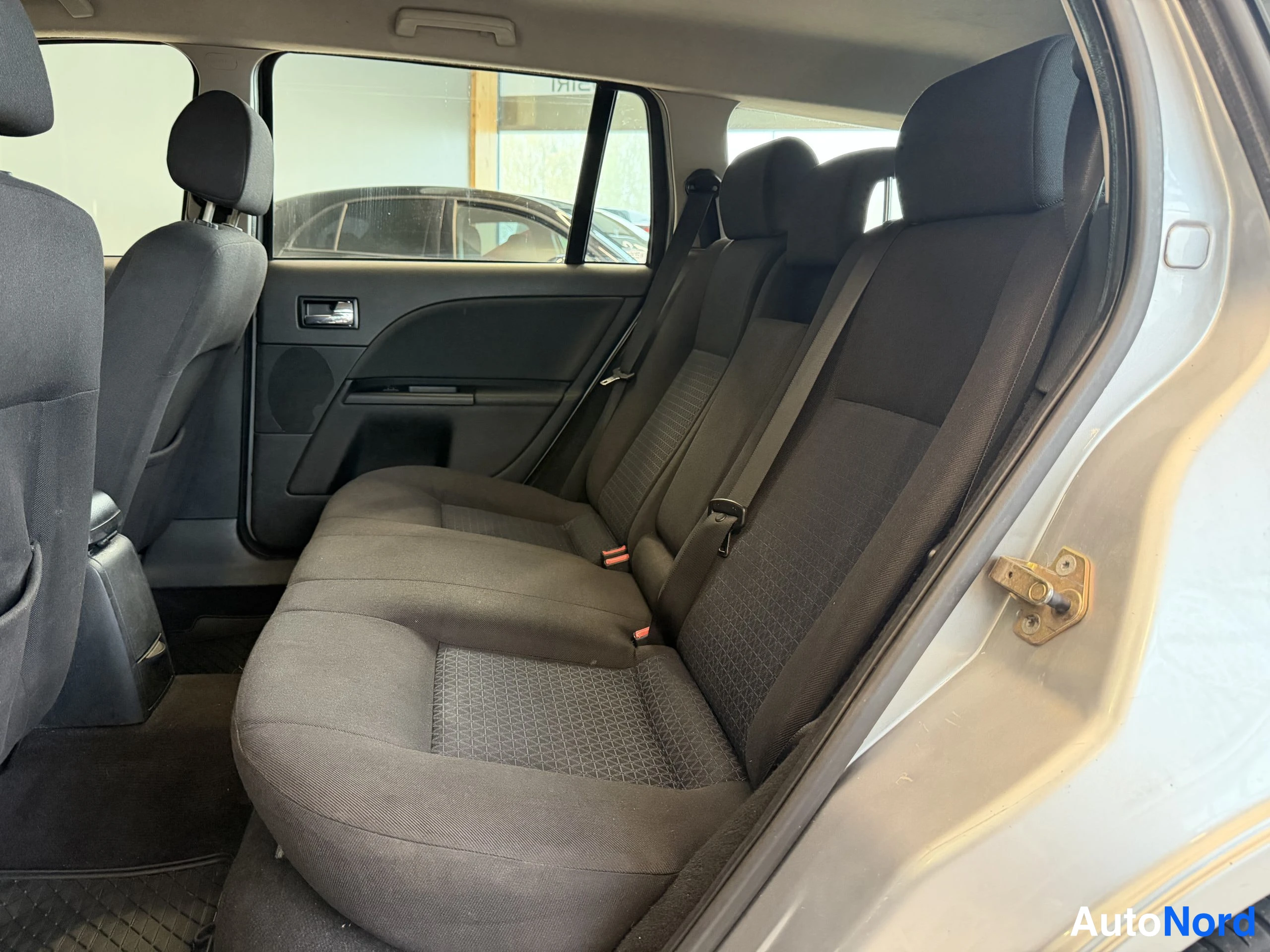 Harmaa Ford Mondeo 2005, kuva 22