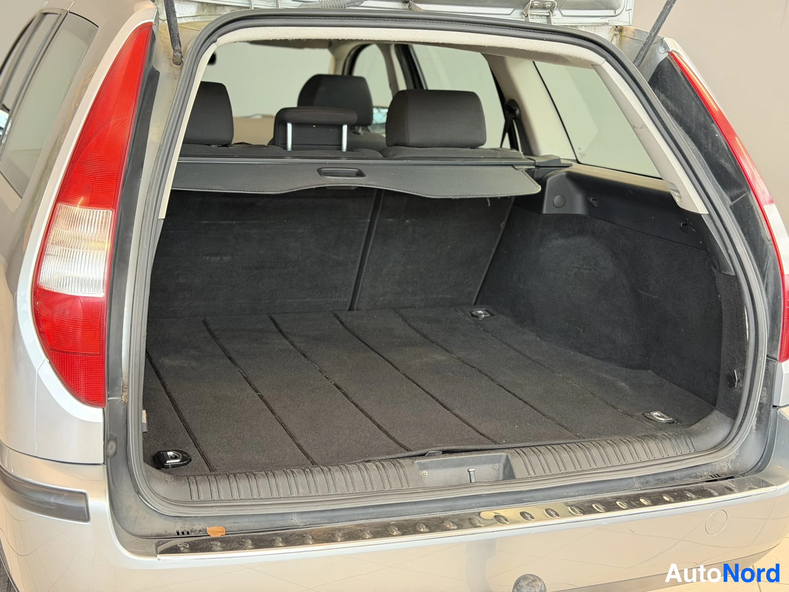 Harmaa Ford Mondeo 2005, kuva 24