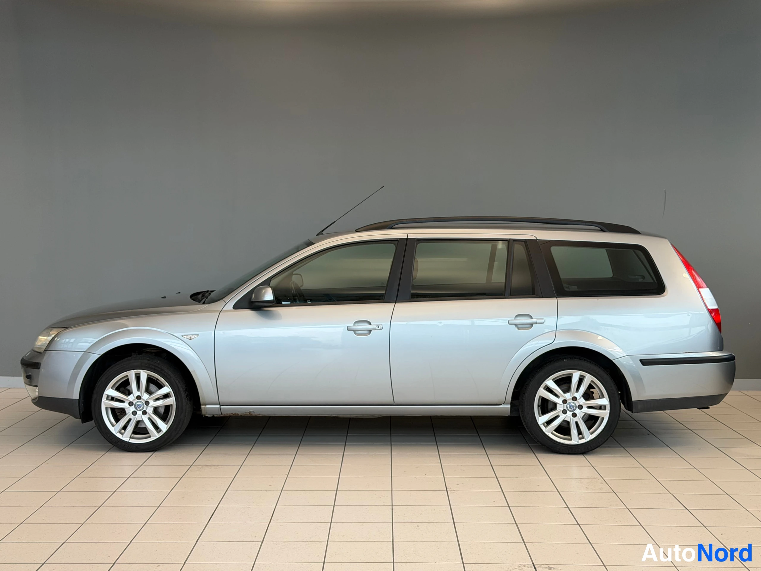Harmaa Ford Mondeo 2005, kuva 2