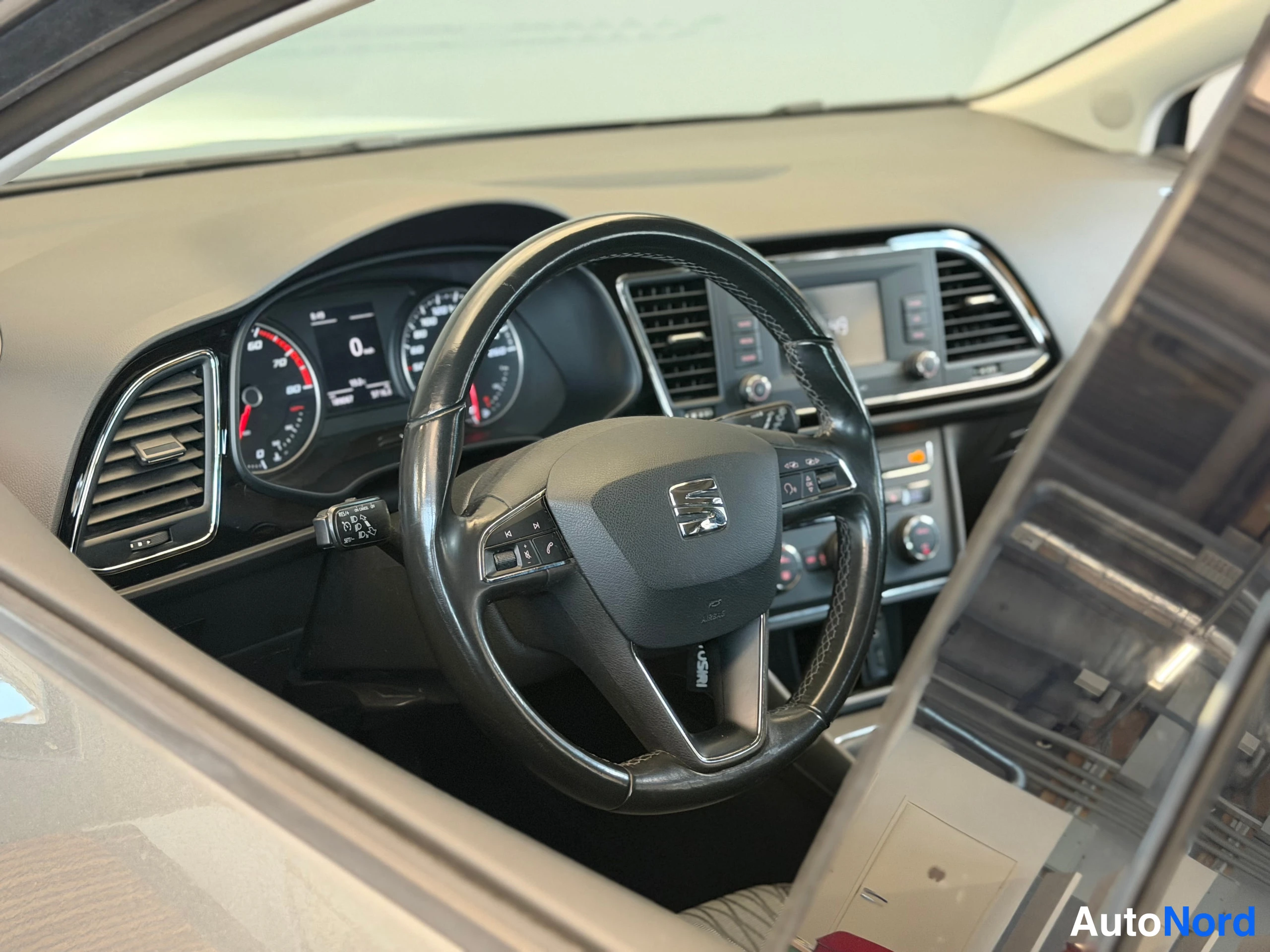 Harmaa Seat Leon 2016, kuva 27