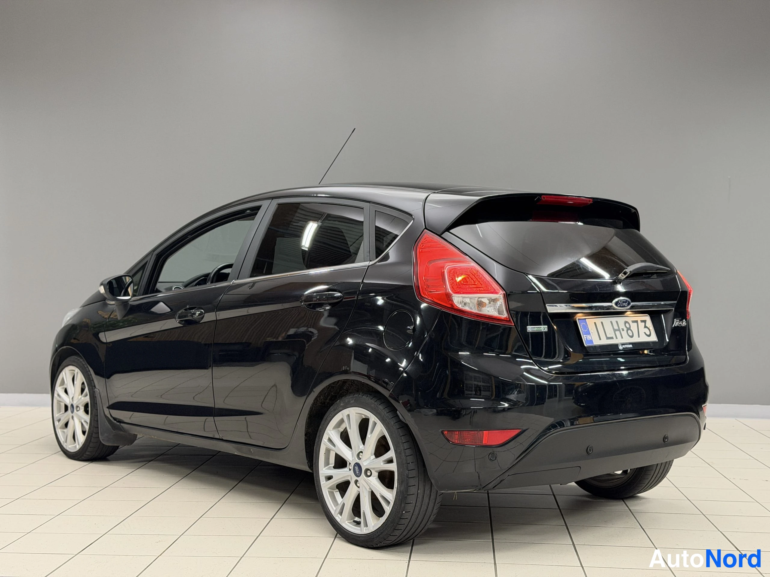 Black Ford Fiesta 2013, photo 12