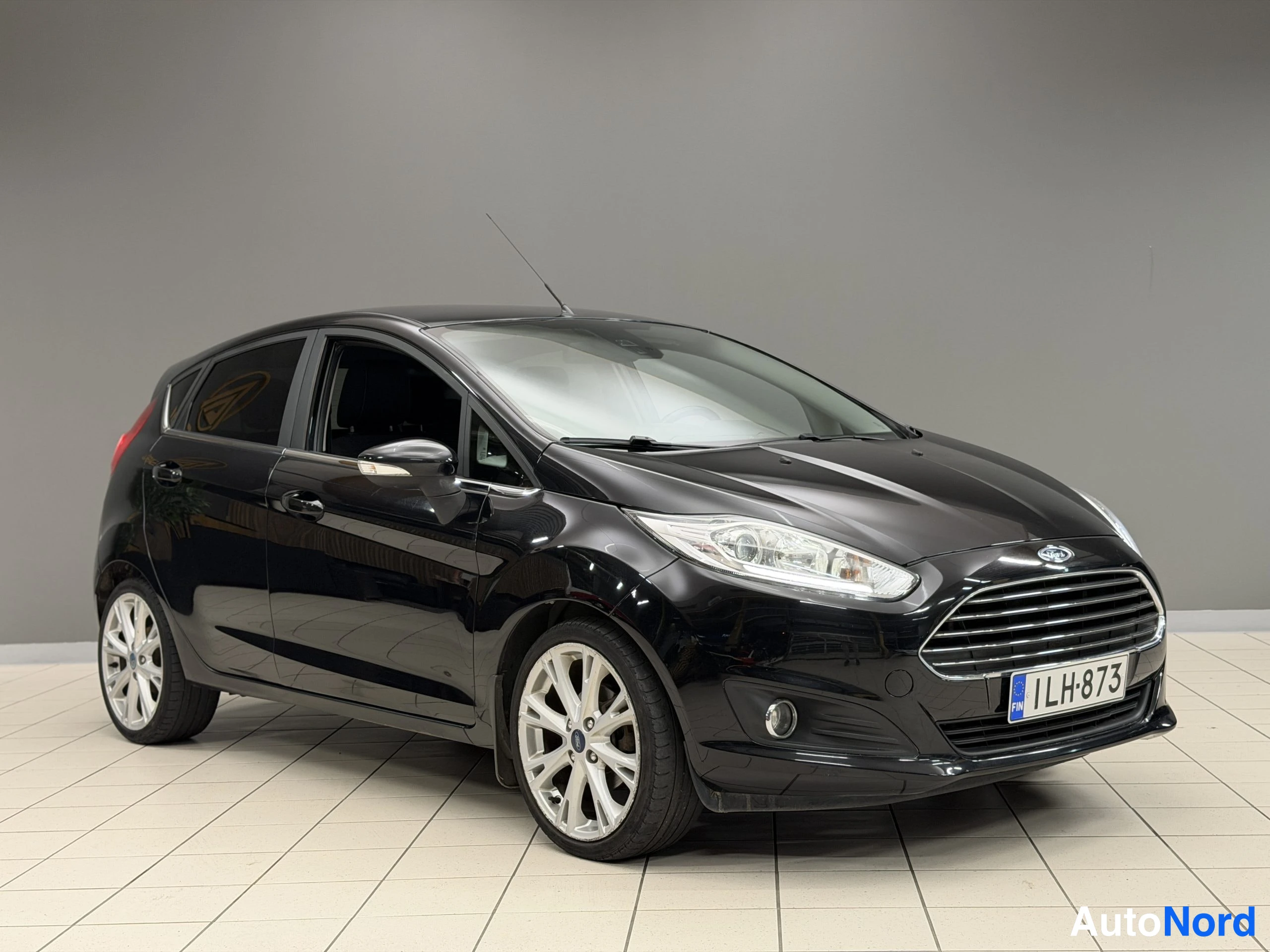 Black Ford Fiesta 2013, photo 6