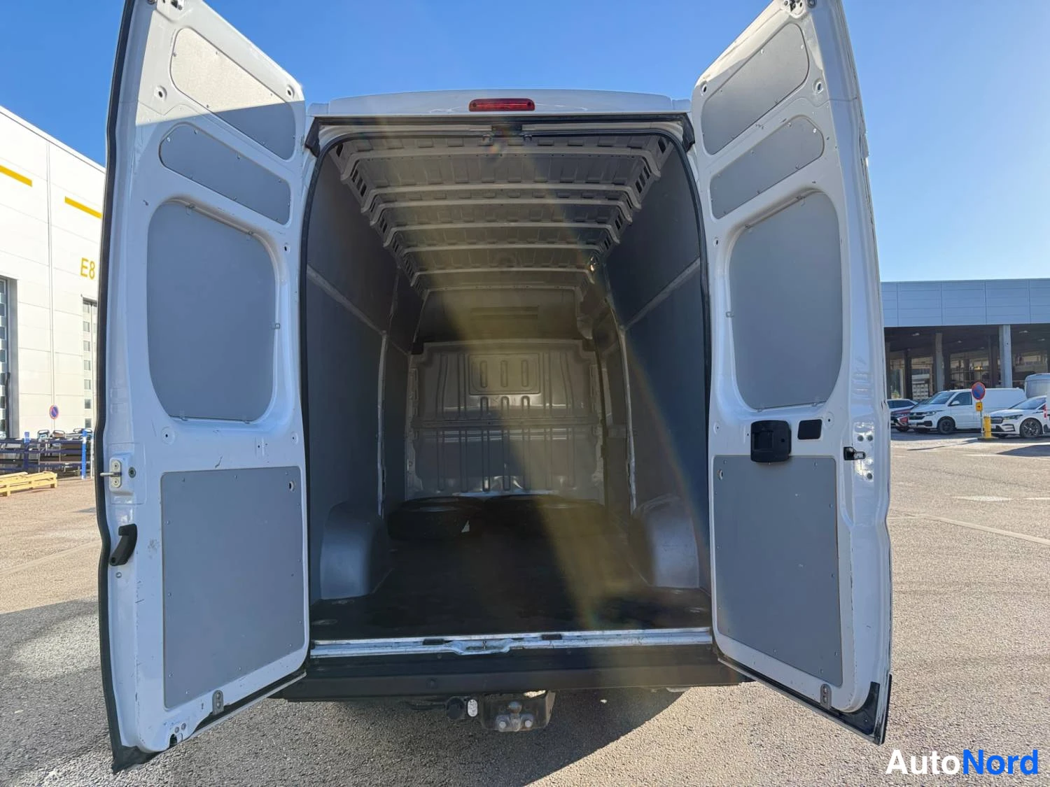 Valkoinen Peugeot Boxer 2023, kuva 27