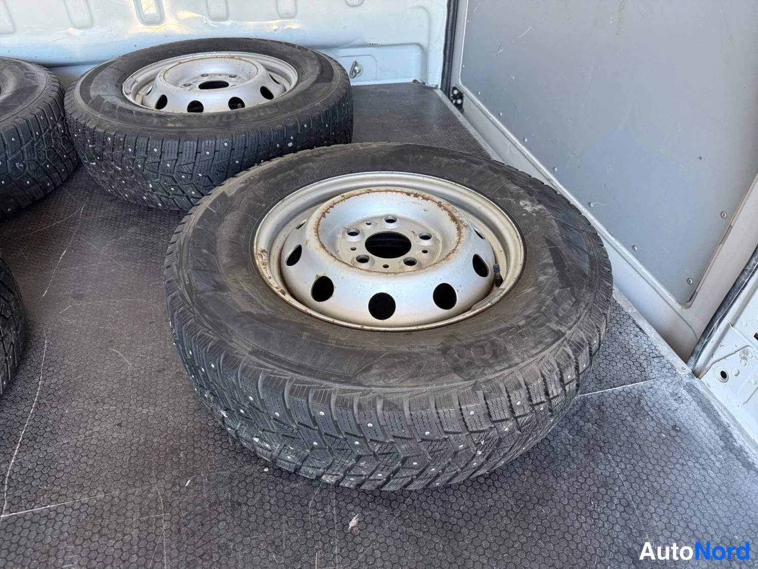 Valkoinen Peugeot Boxer 2023, yksityiskohta, kuva 13
