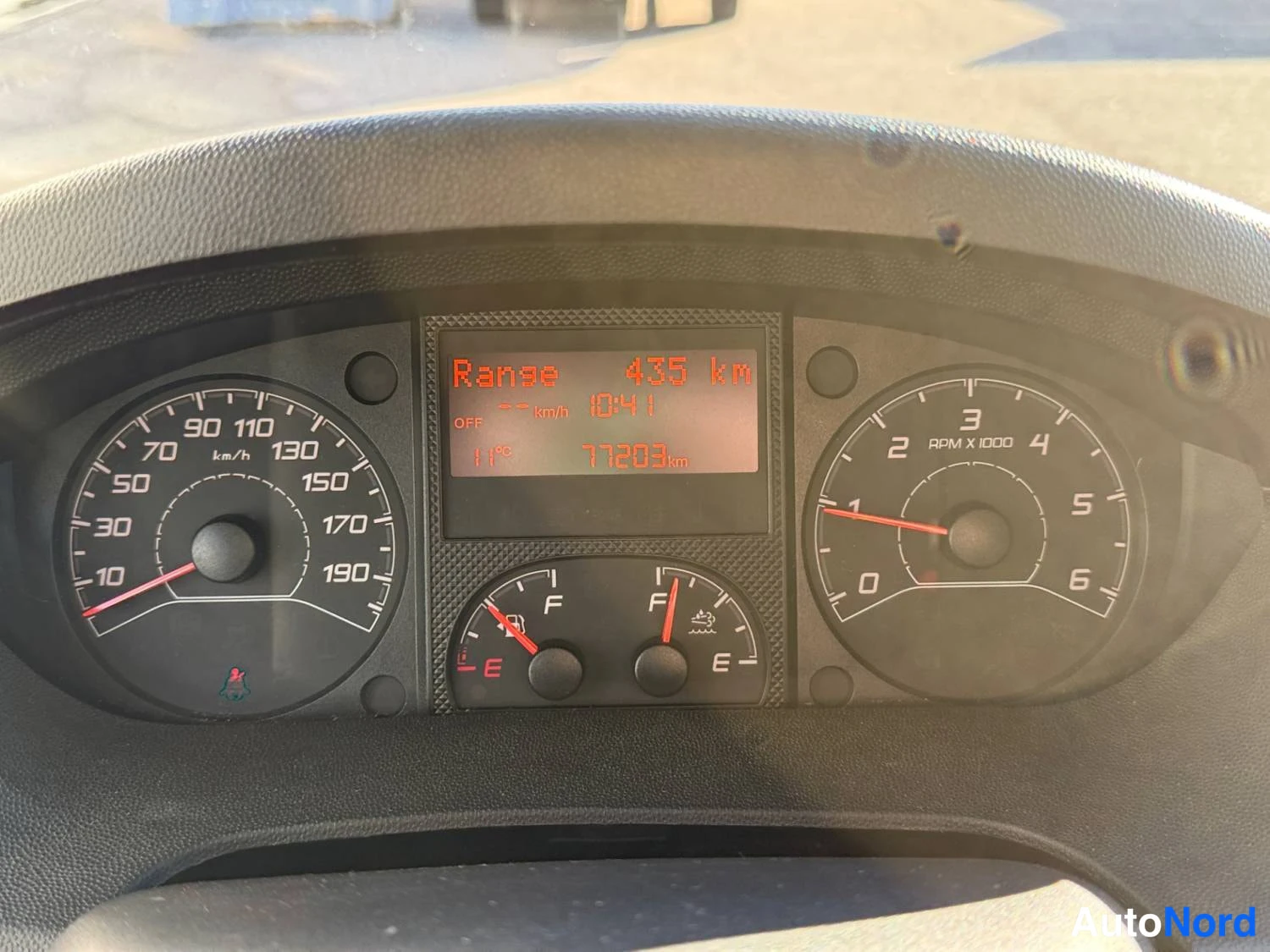 Valkoinen Peugeot Boxer 2023, yksityiskohta, kuva 15