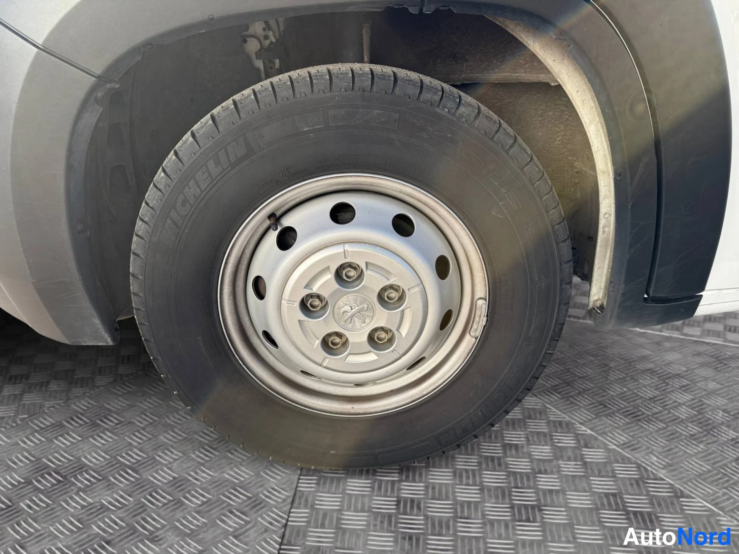 Valkoinen Peugeot Boxer 2023, yksityiskohta, kuva 23
