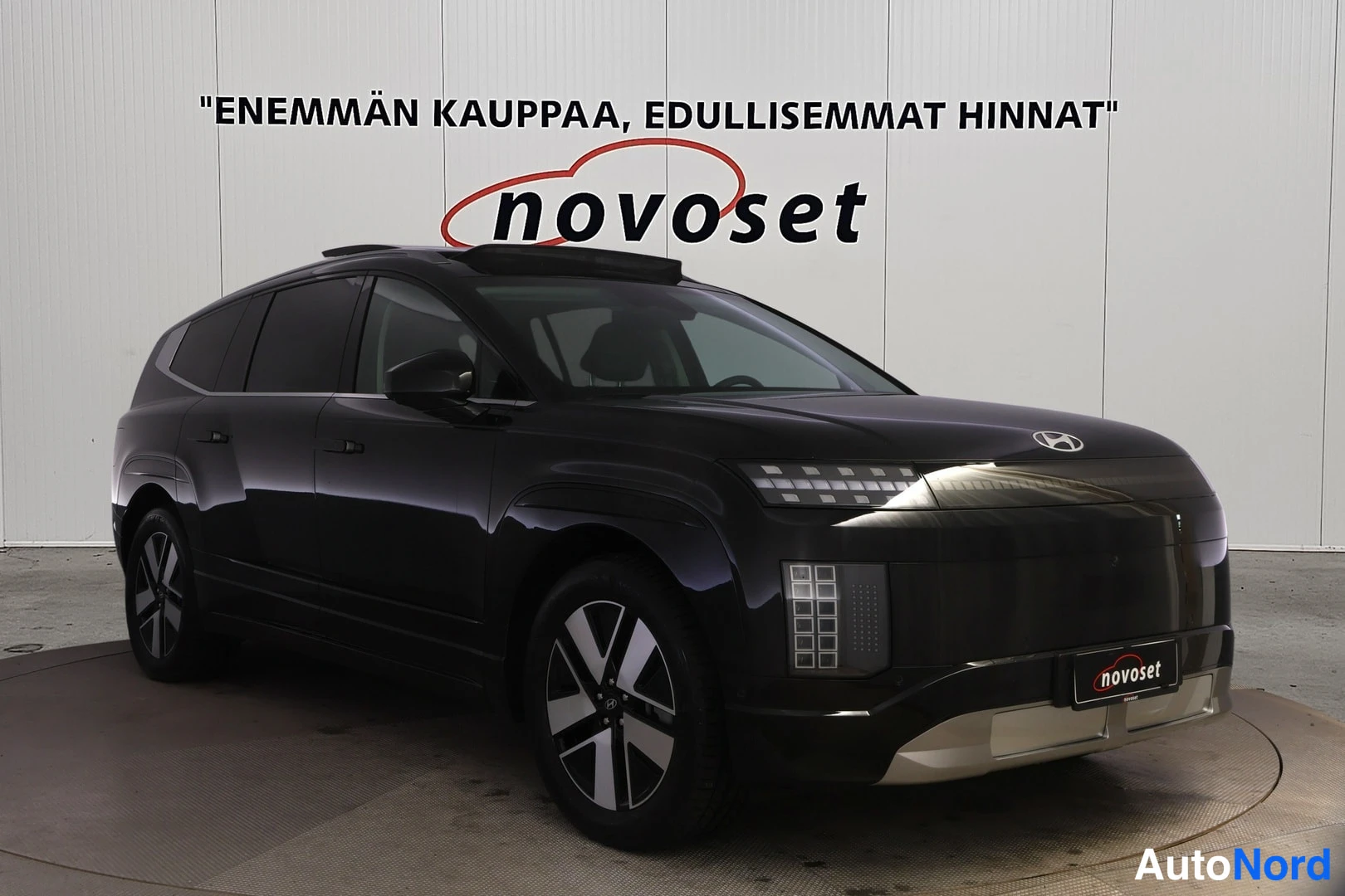 Musta Hyundai IONIQ 9 2026, etuviisto, keula oikealle, kuva 2