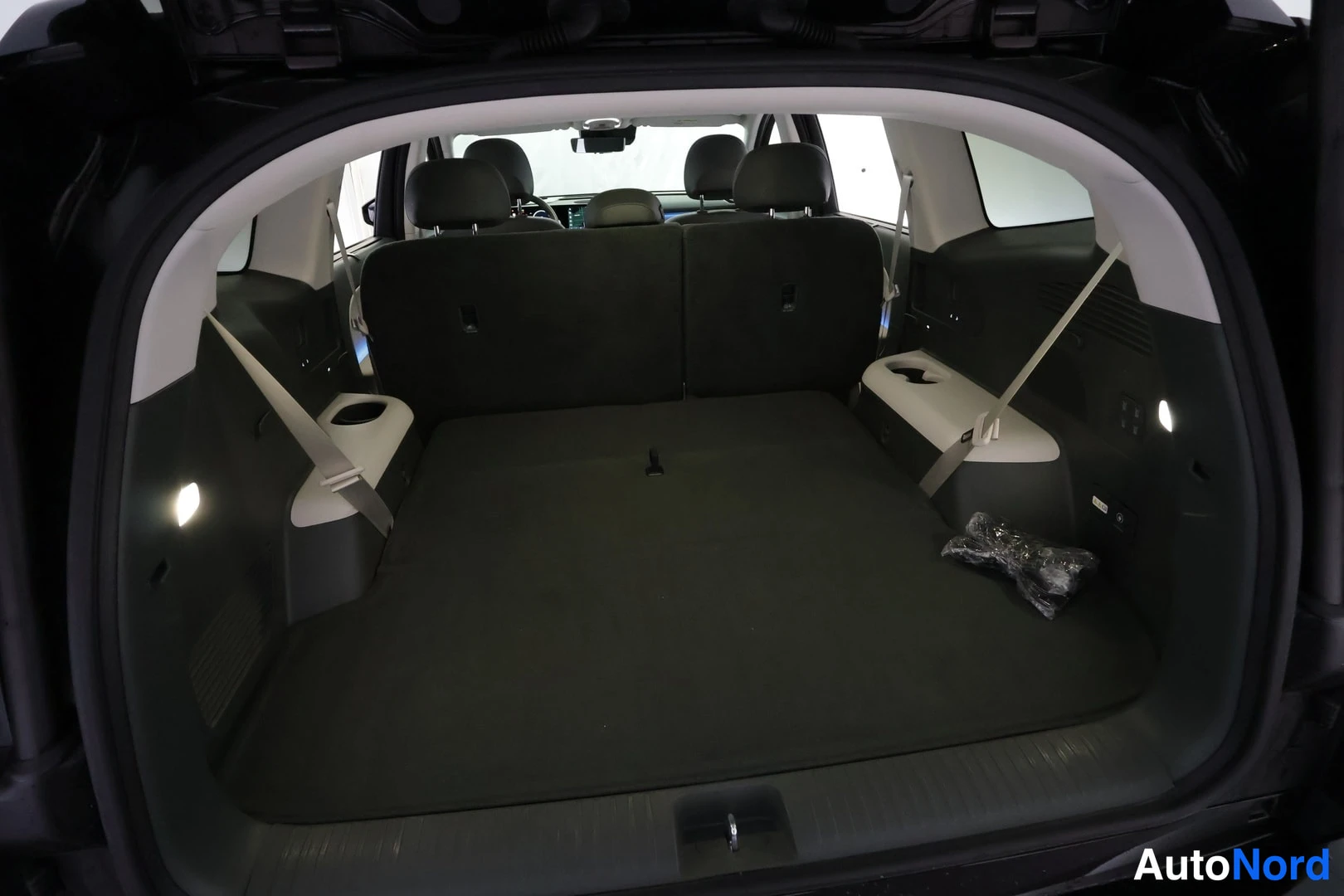Musta Hyundai IONIQ 9 2026, tavaratila, kuva 28