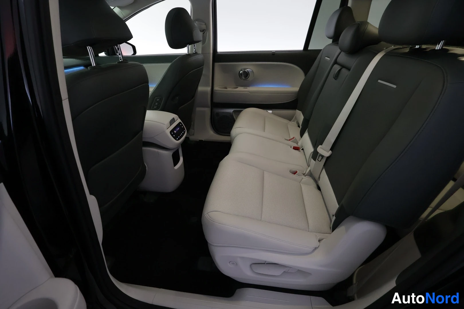 Musta Hyundai IONIQ 9 2026, takaistuimet, kuva 21