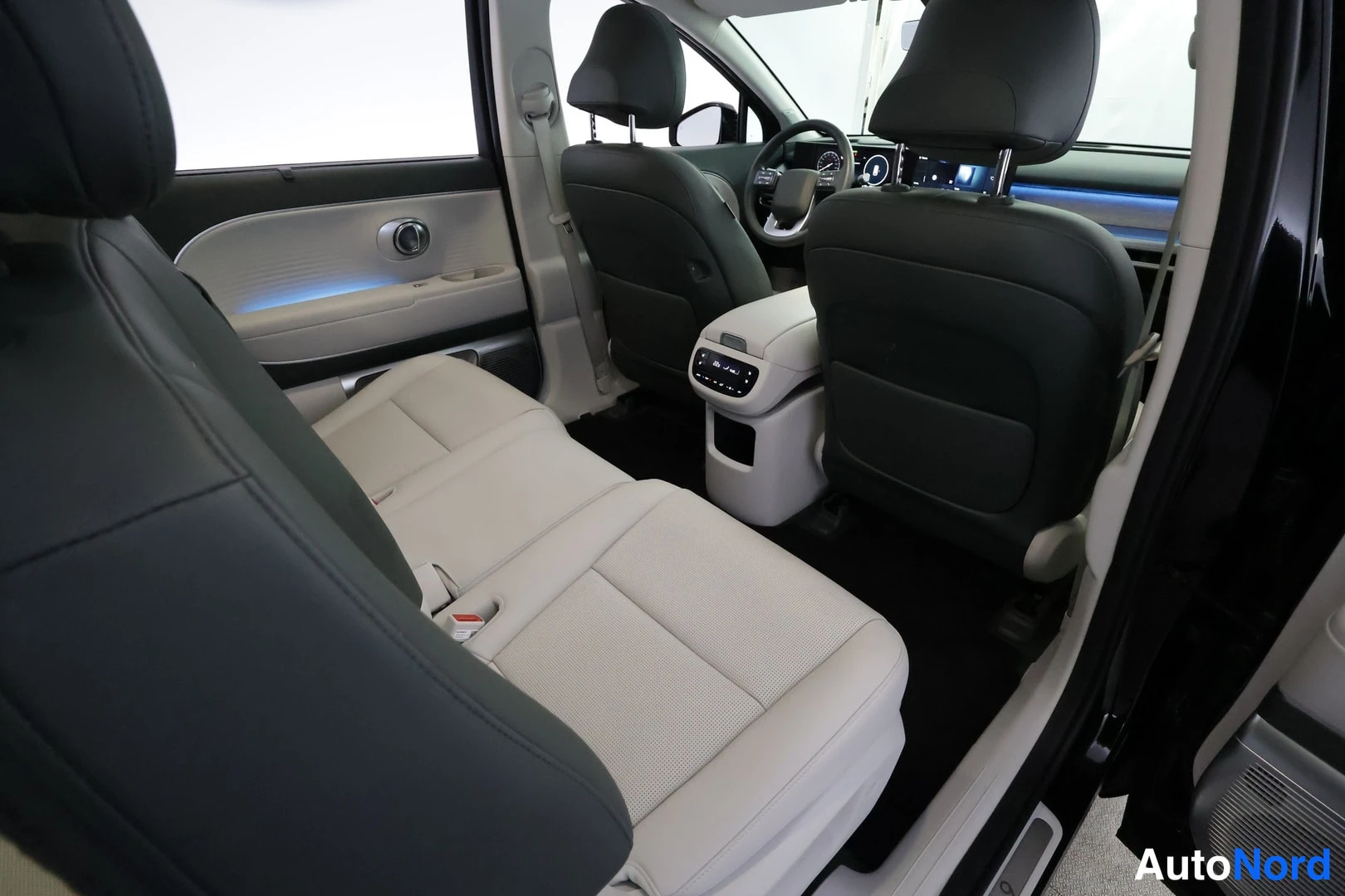 Musta Hyundai IONIQ 9 2026, takaistuimet, kuva 24