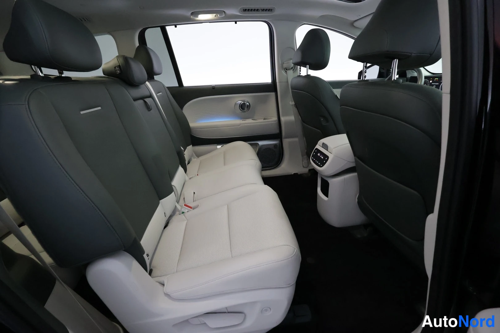 Musta Hyundai IONIQ 9 2026, takaistuimet, kuva 25