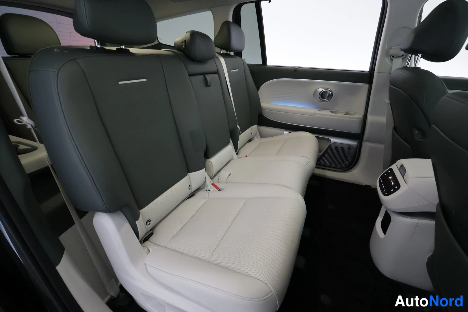 Musta Hyundai IONIQ 9 2026, takaistuimet, kuva 26