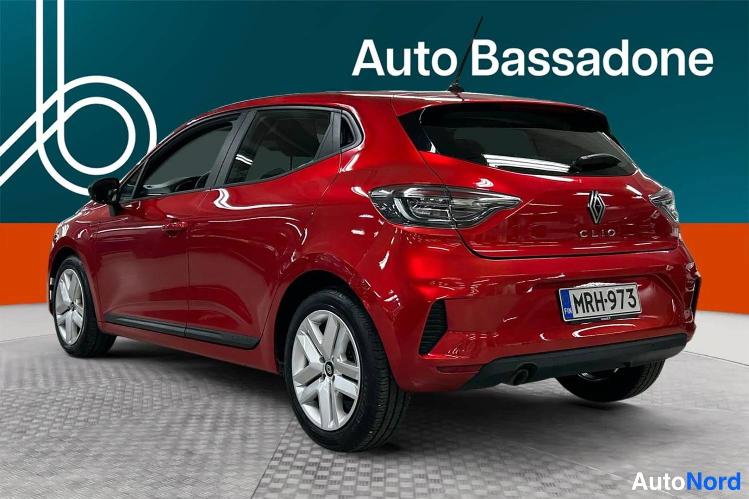 Punainen Renault Clio 2024, takaviisto, kuva 6