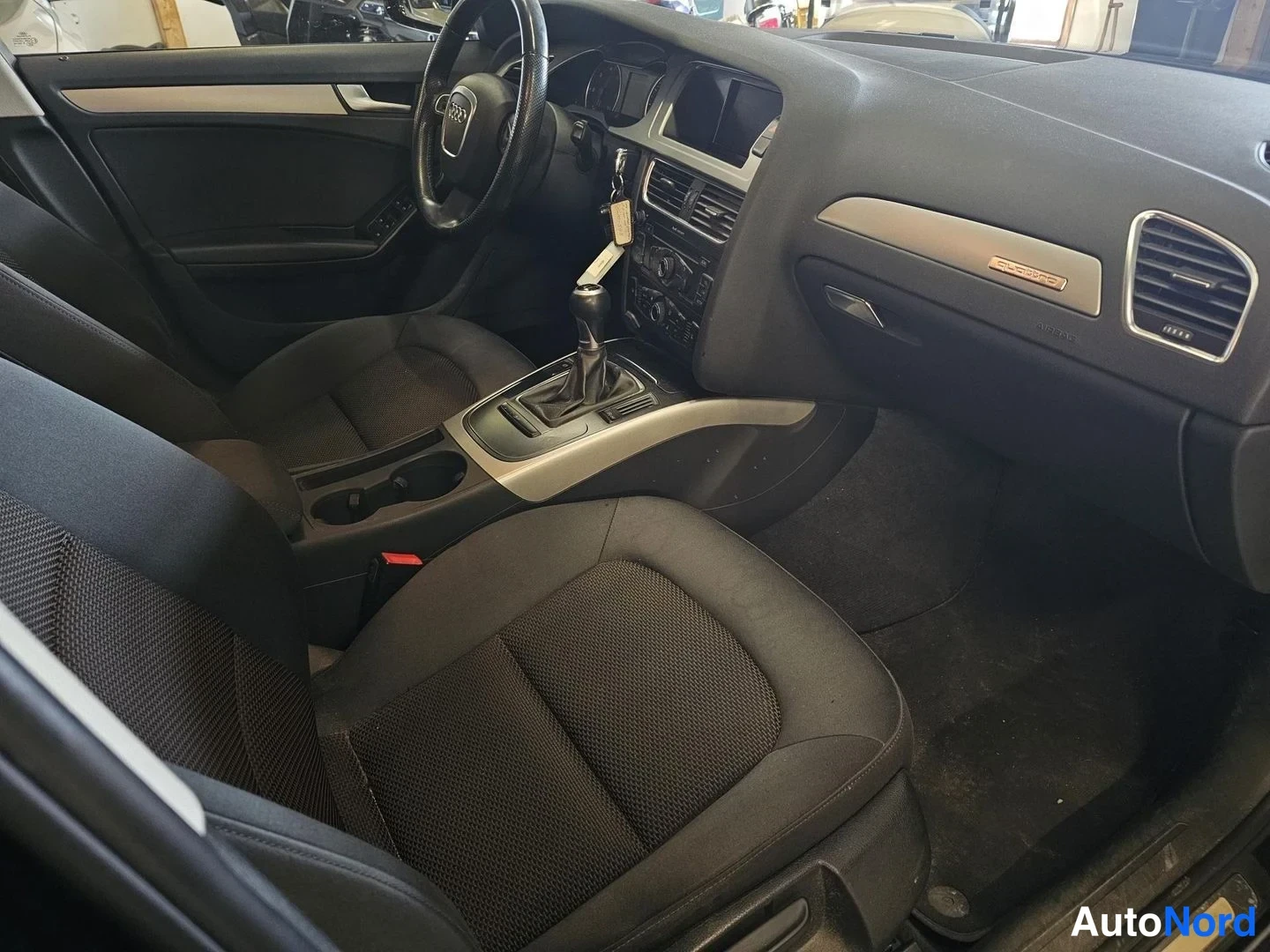 Musta Audi A4 allroad quattro 2011, ohjaamo, kuva 8