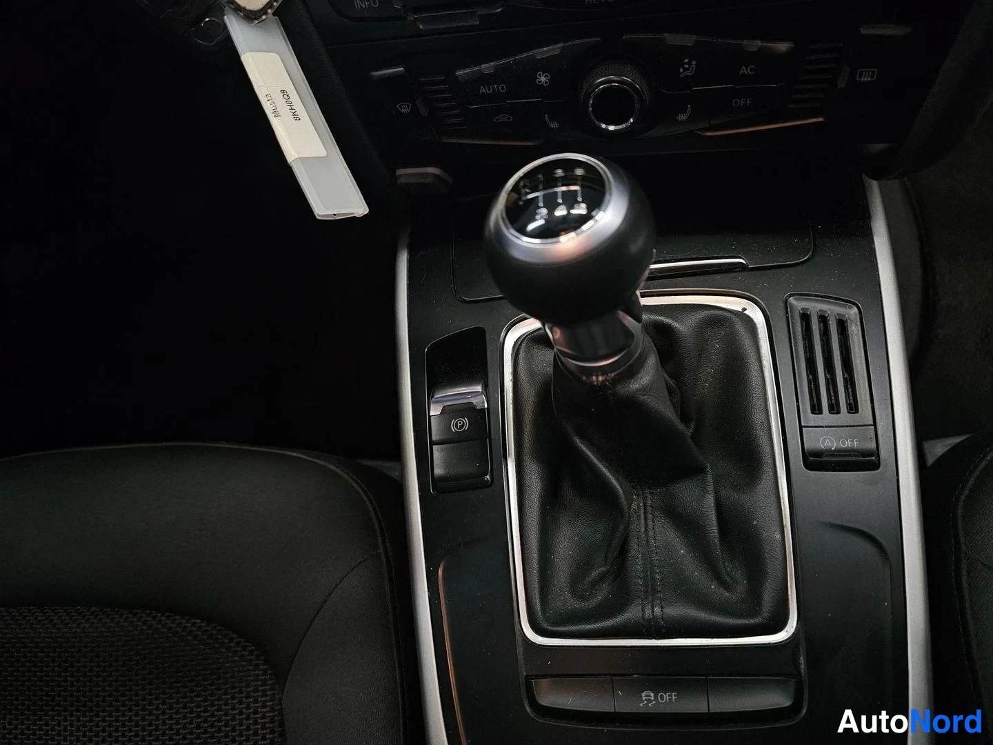Musta Audi A4 allroad quattro 2011, yksityiskohta, kuva 13