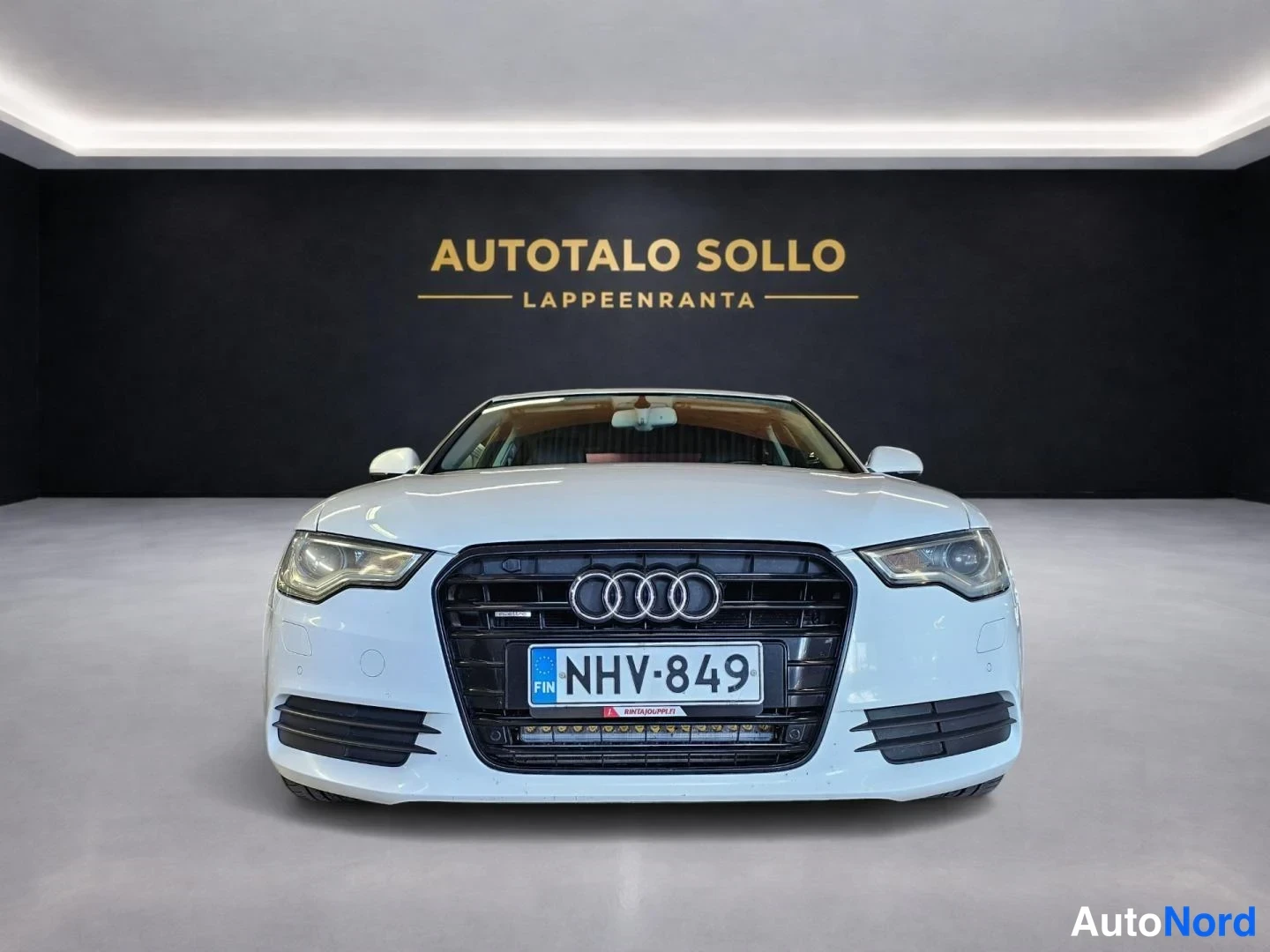 Valkoinen Audi A6 2011, edestä, kuva 3
