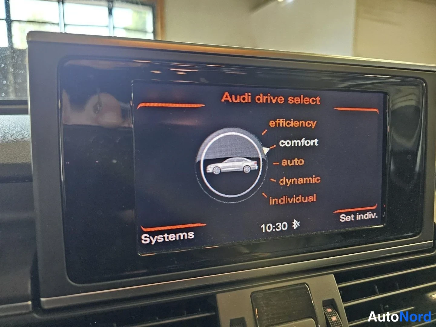 Valkoinen Audi A6 2011, yksityiskohta, kuva 29