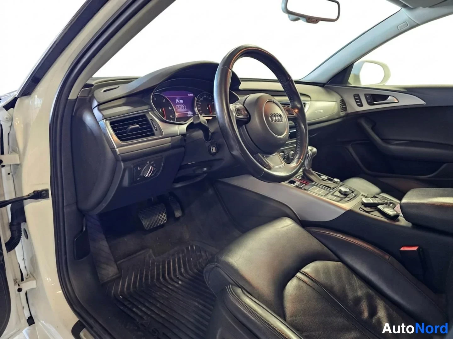 Valkoinen Audi A6 2011, ohjaamo, kuva 10