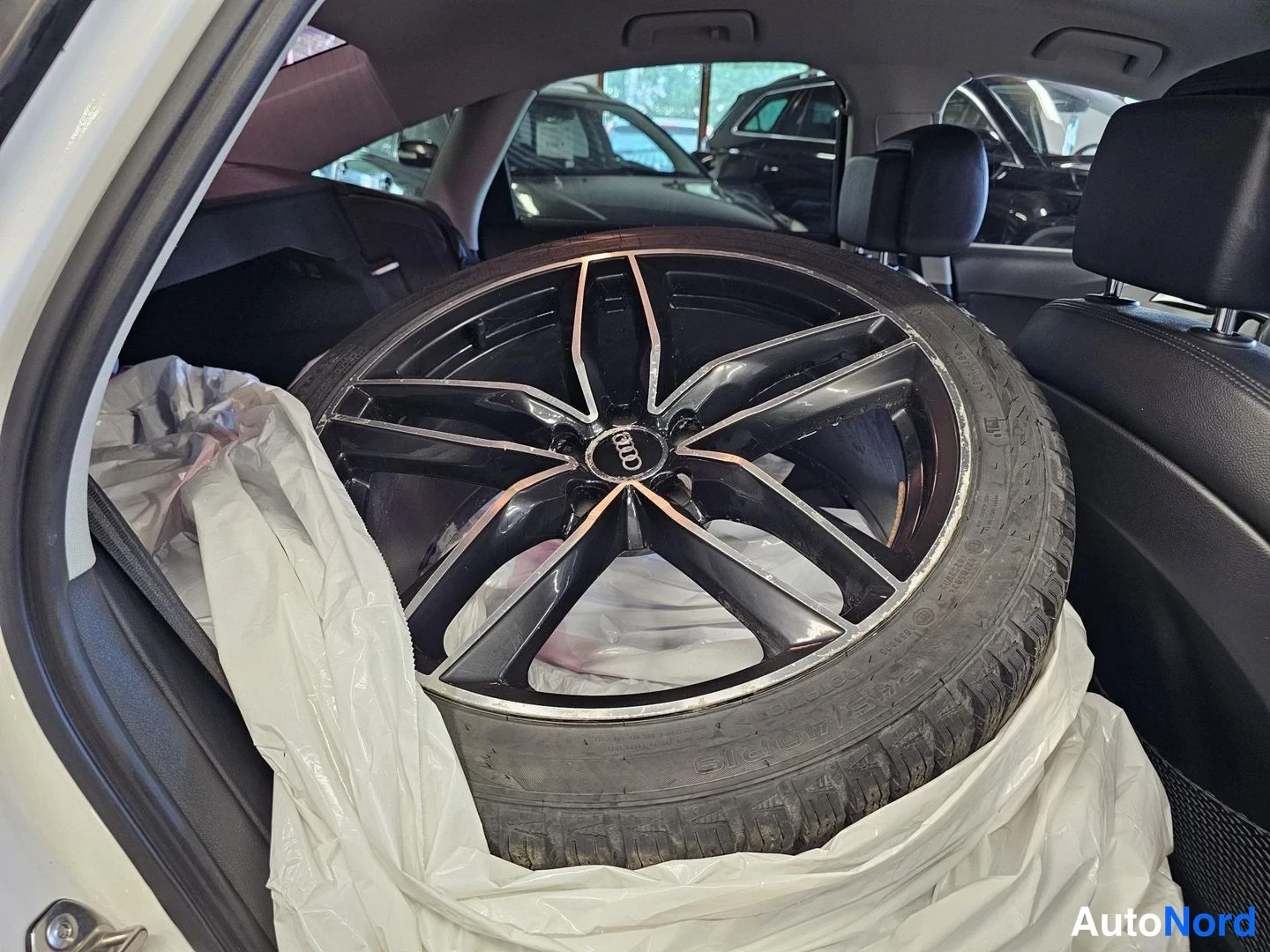 Valkoinen Audi A6 2011, tavaratila, kuva 16