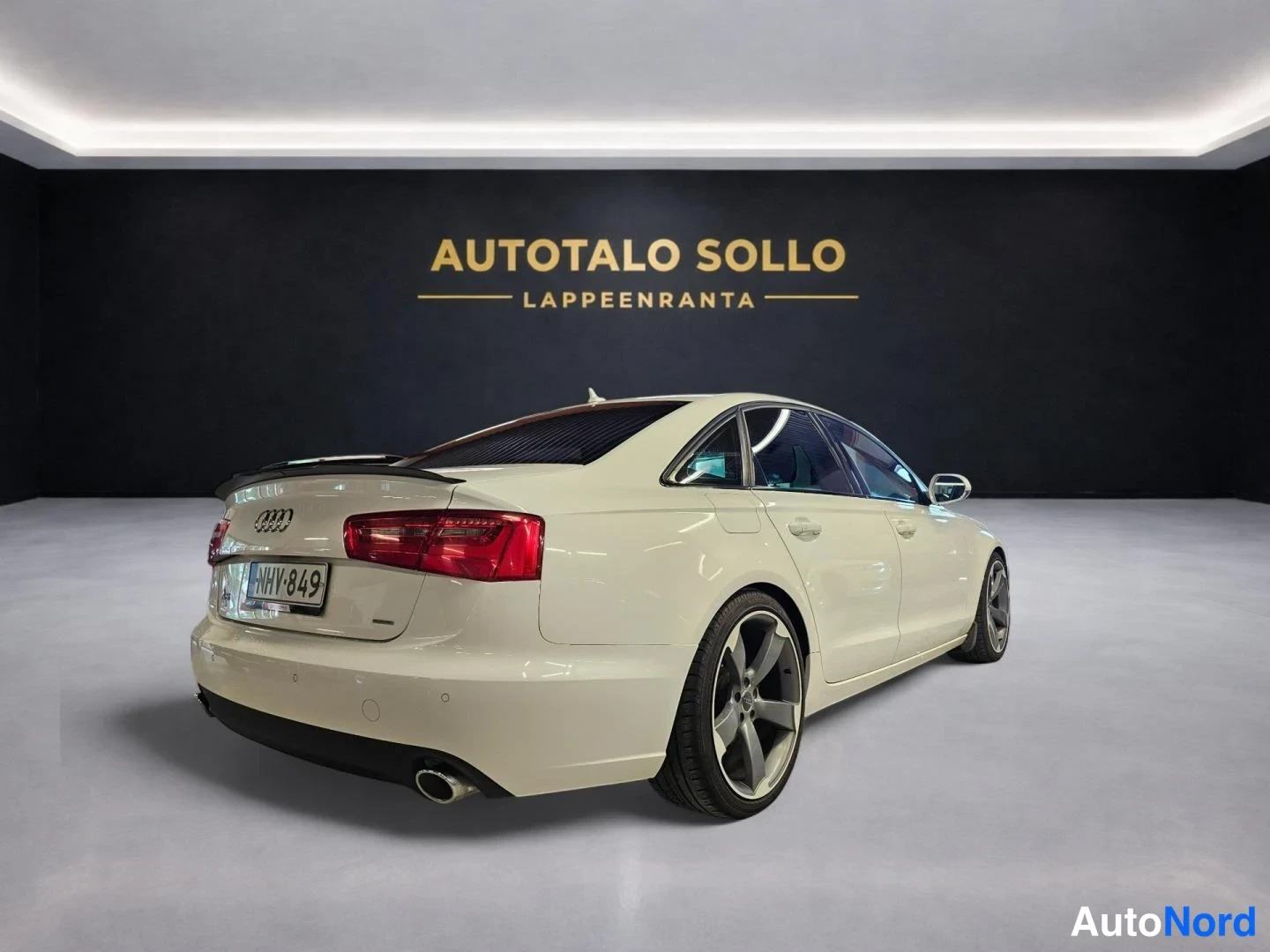 Valkoinen Audi A6 2011, takaviisto, kuva 4
