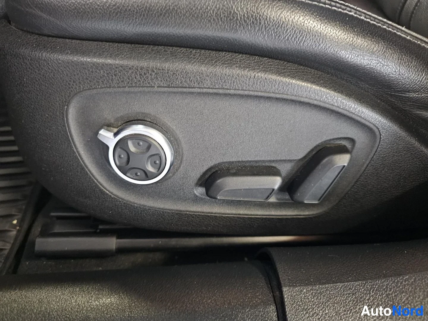 Valkoinen Audi A6 2011, yksityiskohta, kuva 18