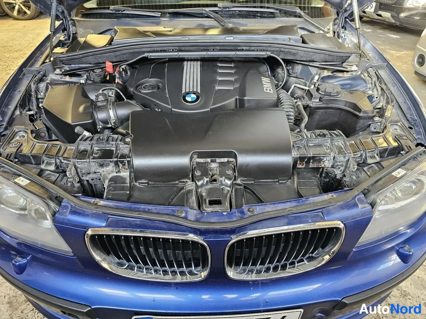 Sininen BMW 116d 2010, moottoritila, kuva 15