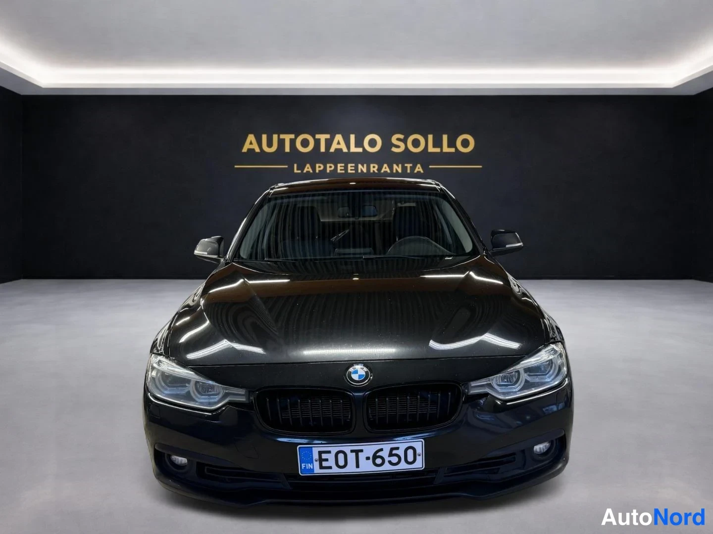 Musta BMW 318i 2018, edestä, kuva 3