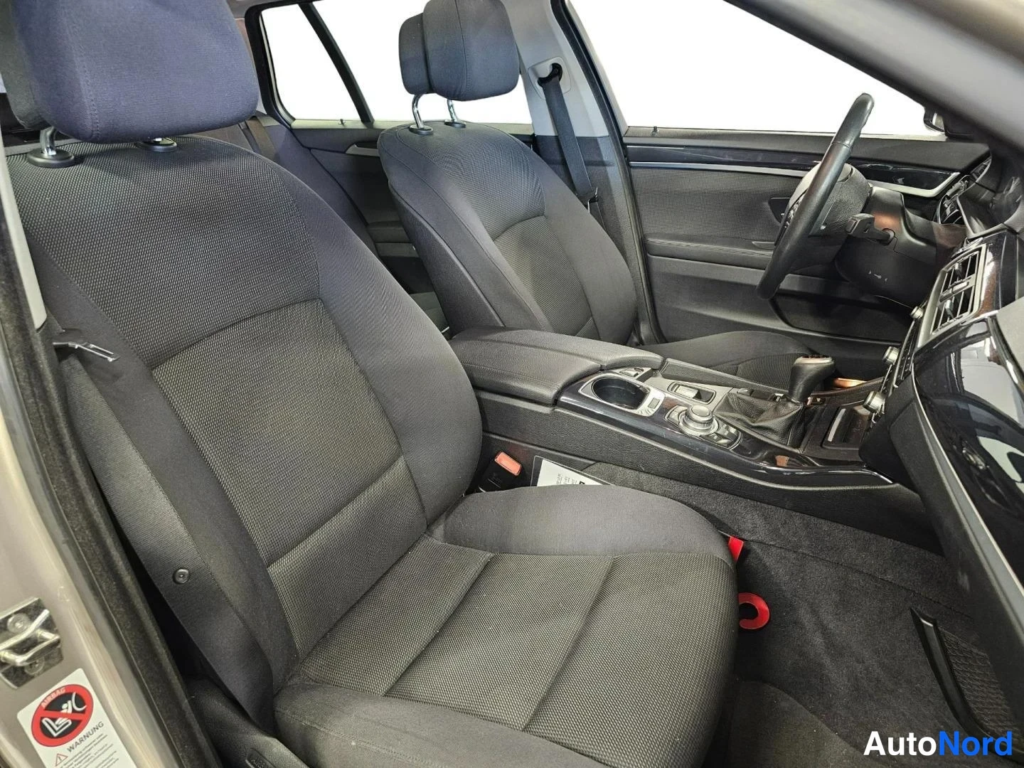 Beige BMW 520d 2012, etuistuimet, kuva 12