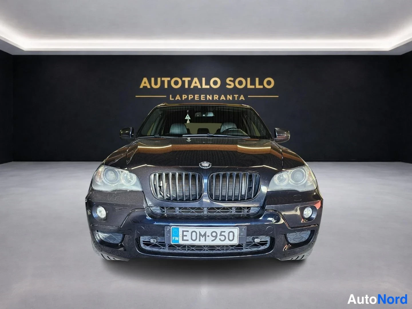 Musta BMW X5 xDrive35d 2010, edestä, kuva 3