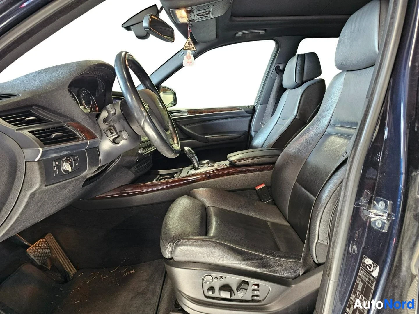 Musta BMW X5 xDrive35d 2010, etuistuimet, kuva 11