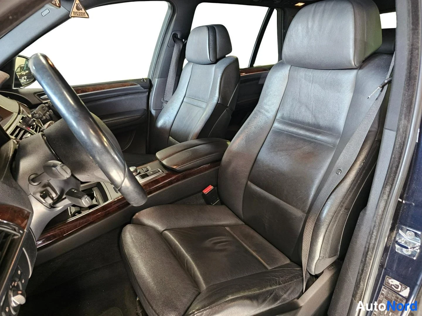 Musta BMW X5 xDrive35d 2010, etuistuimet, kuva 12