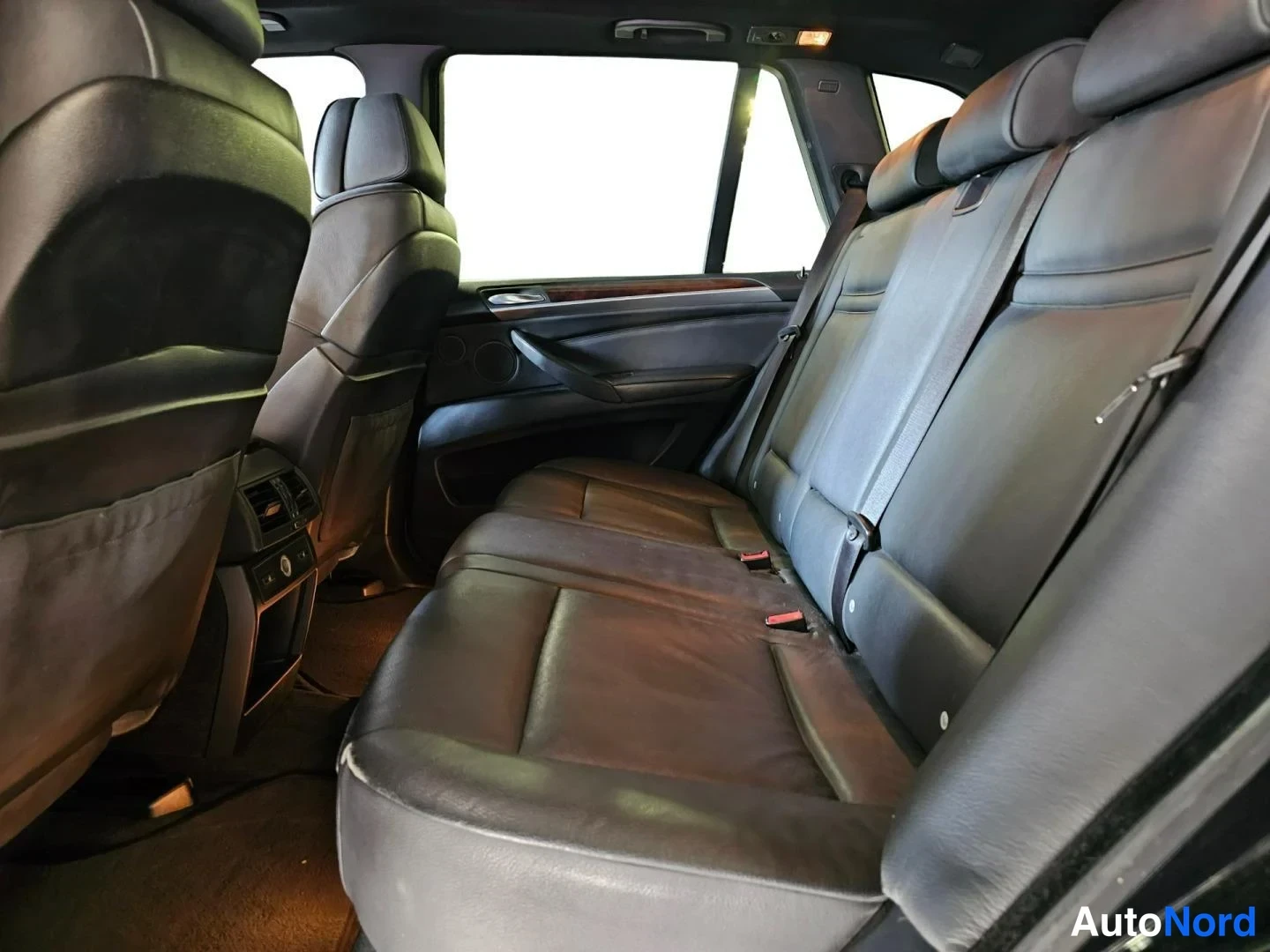 Musta BMW X5 xDrive35d 2010, takaistuimet, kuva 15