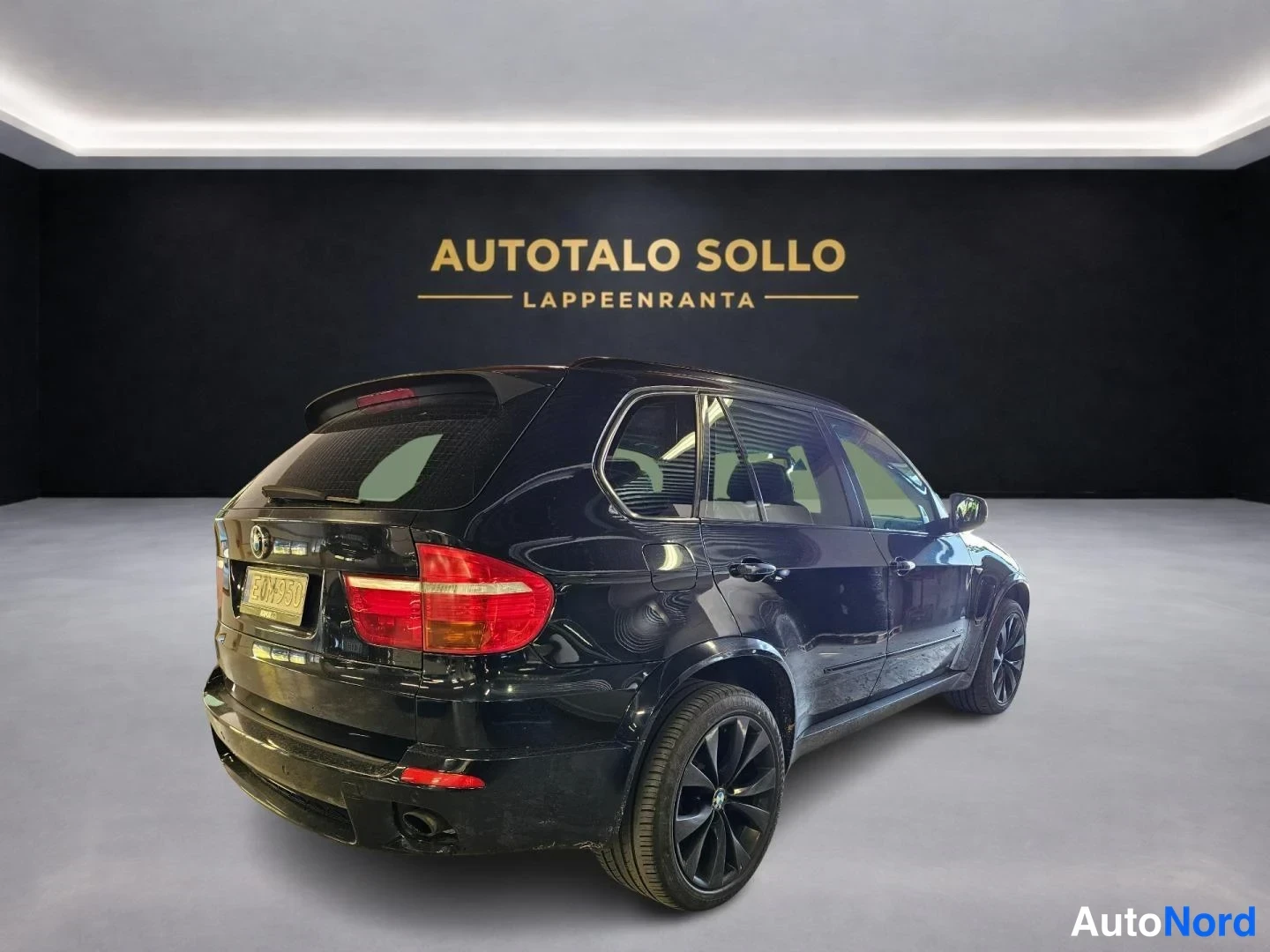 Musta BMW X5 xDrive35d 2010, takaviisto, kuva 4