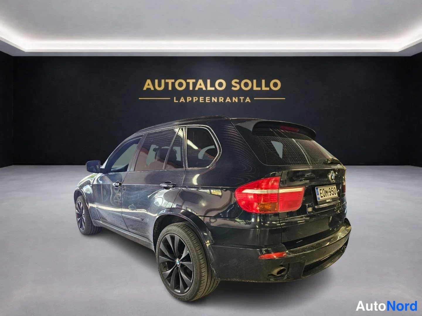 Musta BMW X5 xDrive35d 2010, takaviisto, kuva 5